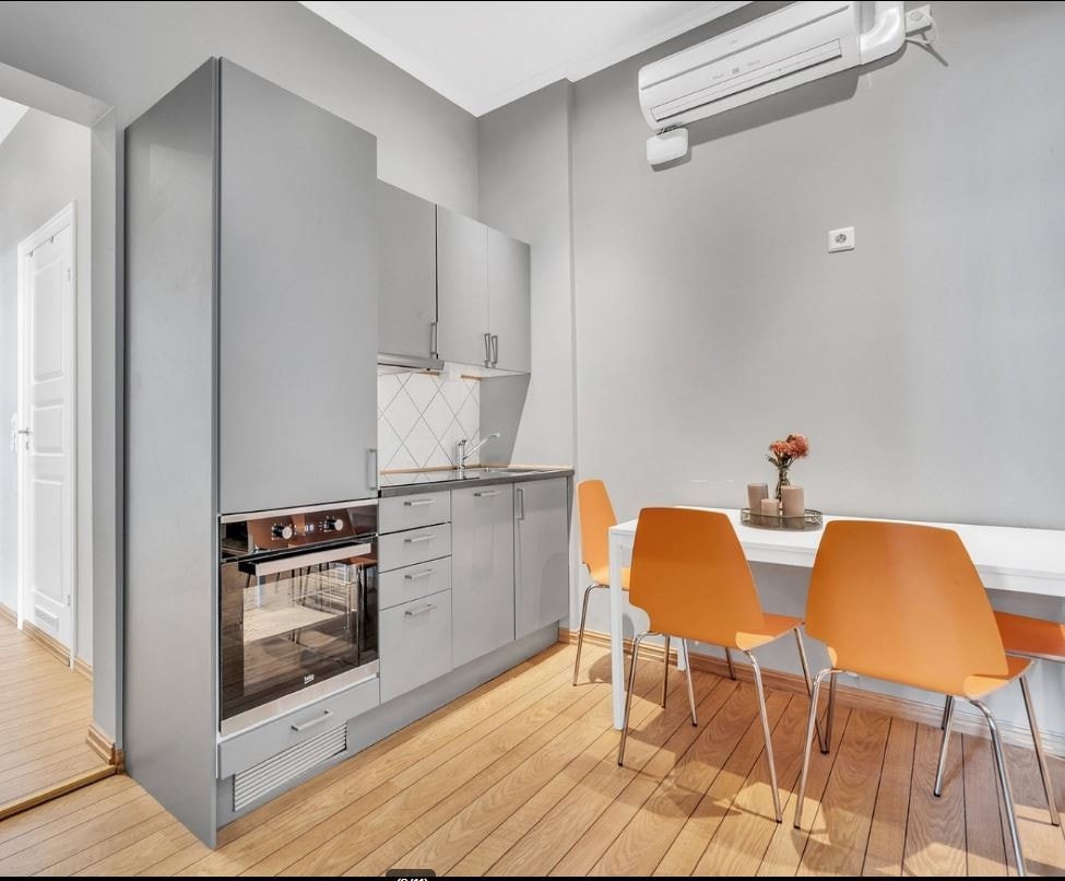 Nytt kjøkken med spiseplass Galleribilde