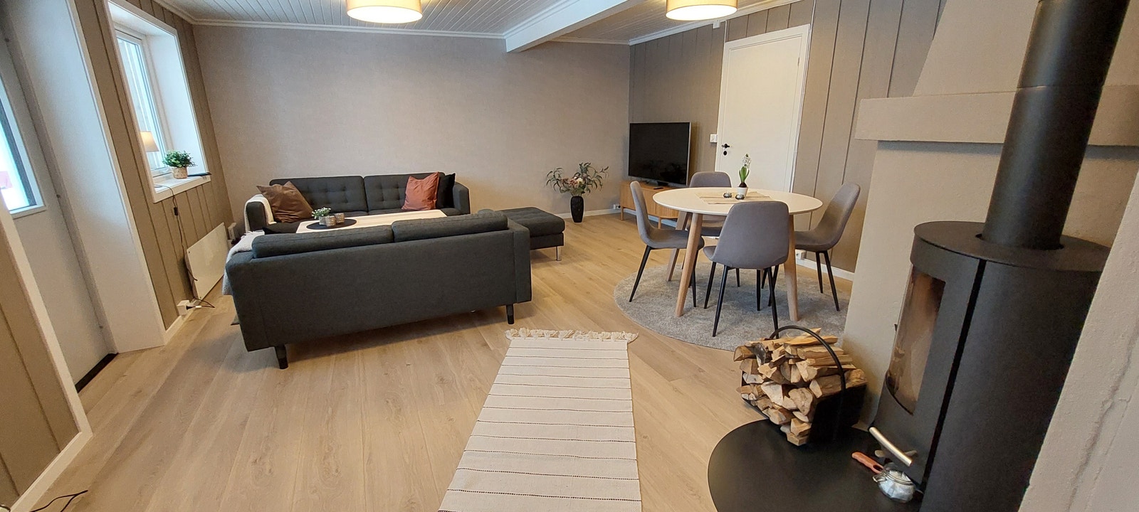 Koselig og romslig stue Galleribilde