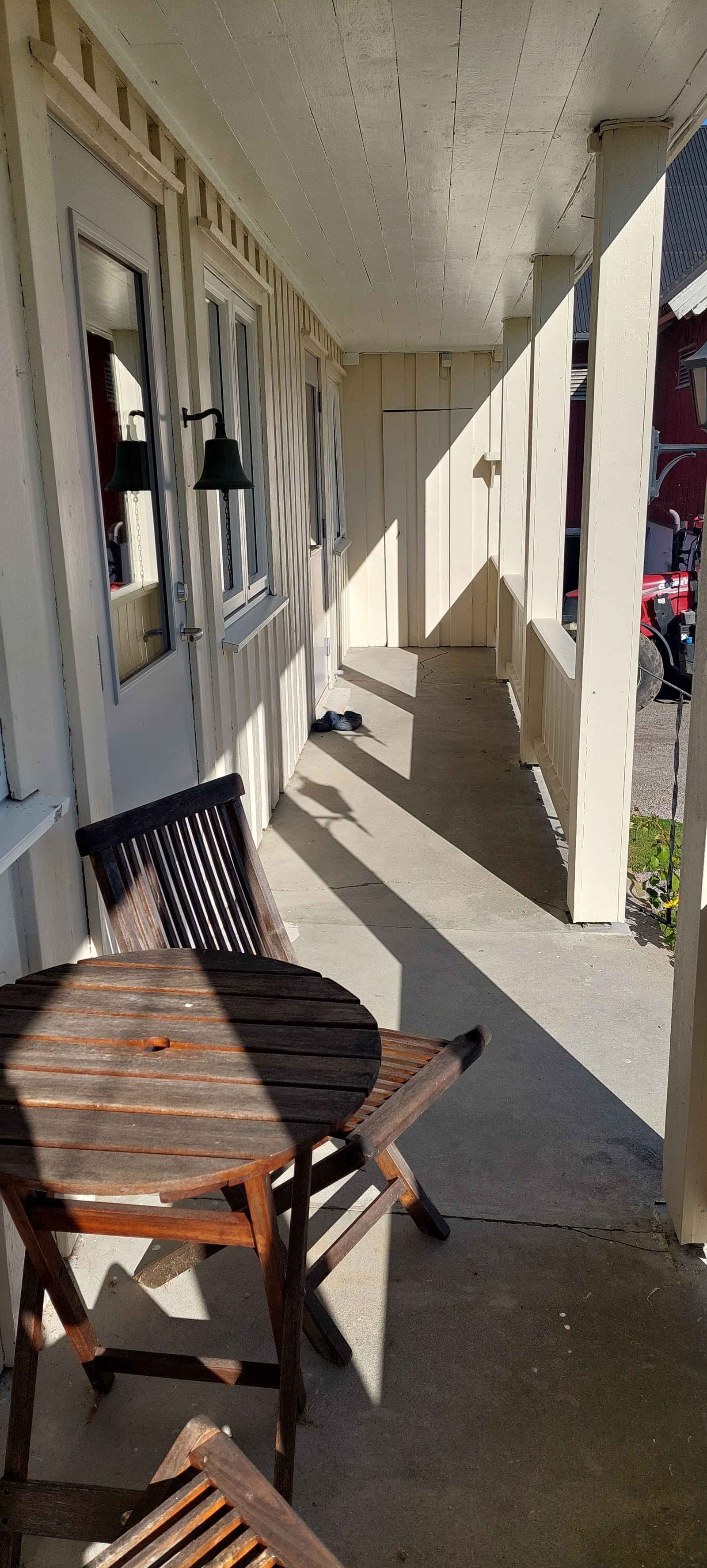 Koselig uteplass på svalgangen Galleribilde