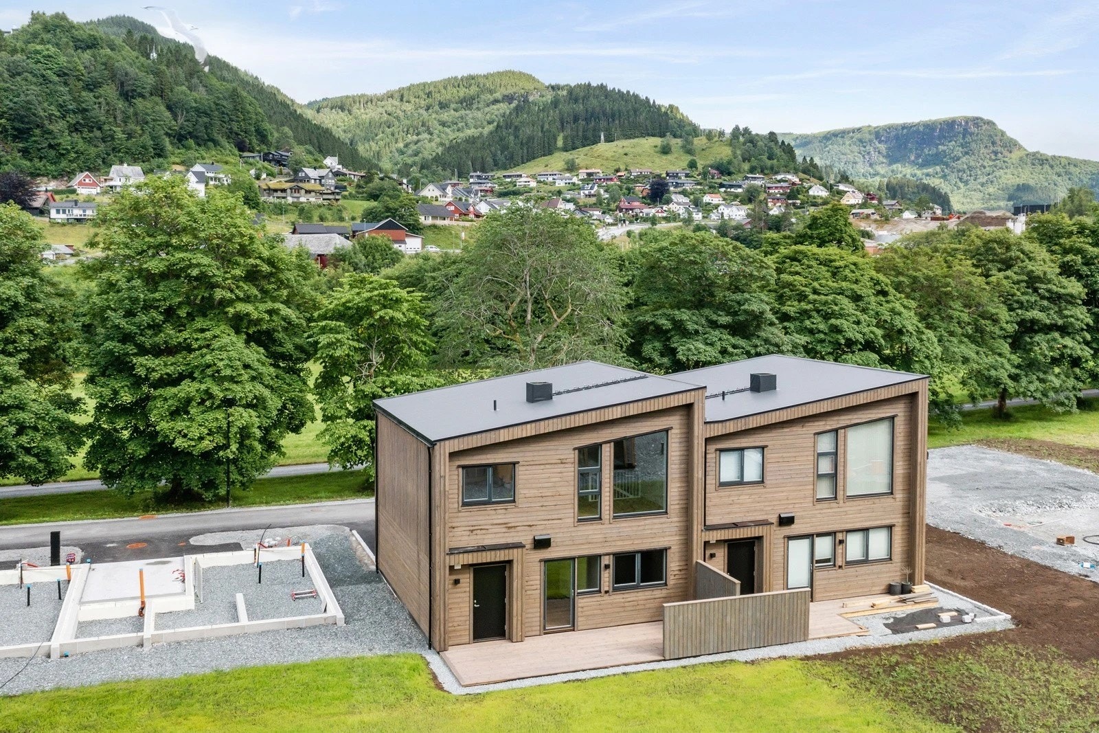 BK3: Alle fotograf bilder under er av denne. Det skal byggast tilnærma like rekkjehus ved sidan av og resterande bustader blir bygd med tilsvarande kvalitetar Galleribilde