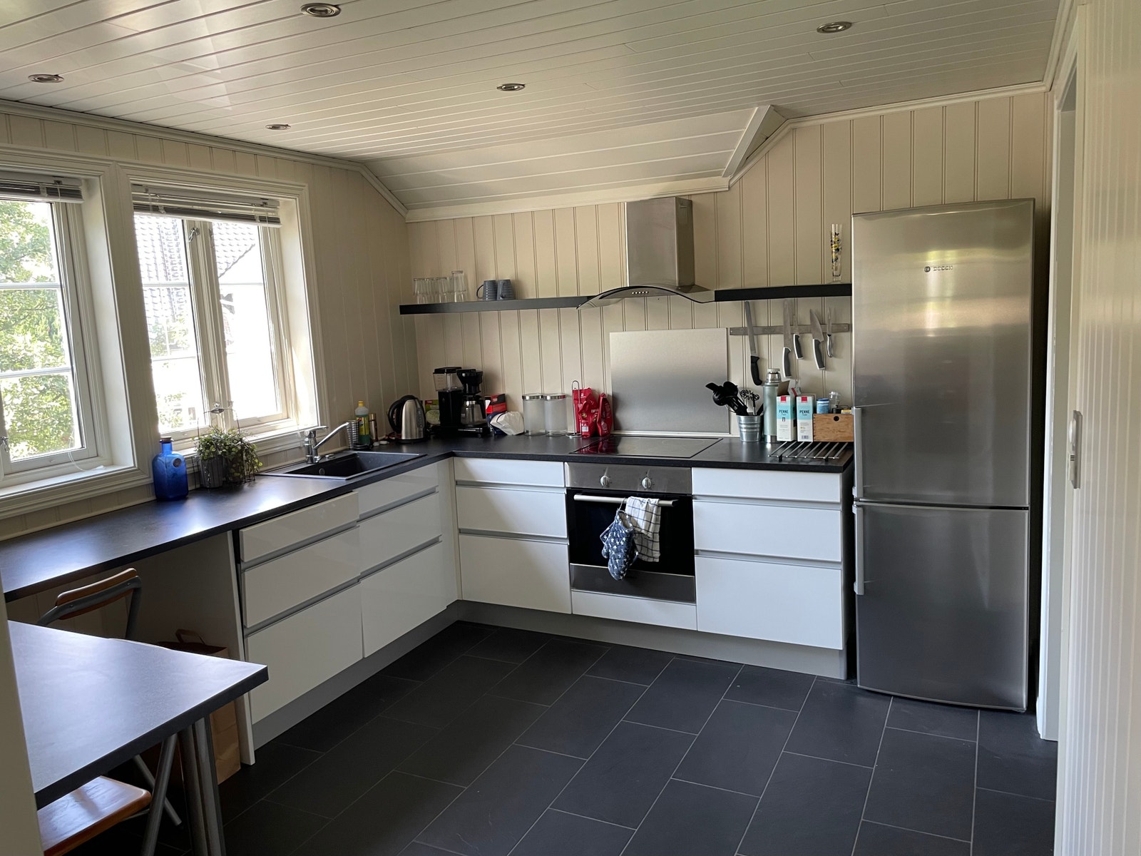 Kjøkken med oppvaskmaskin Galleribilde