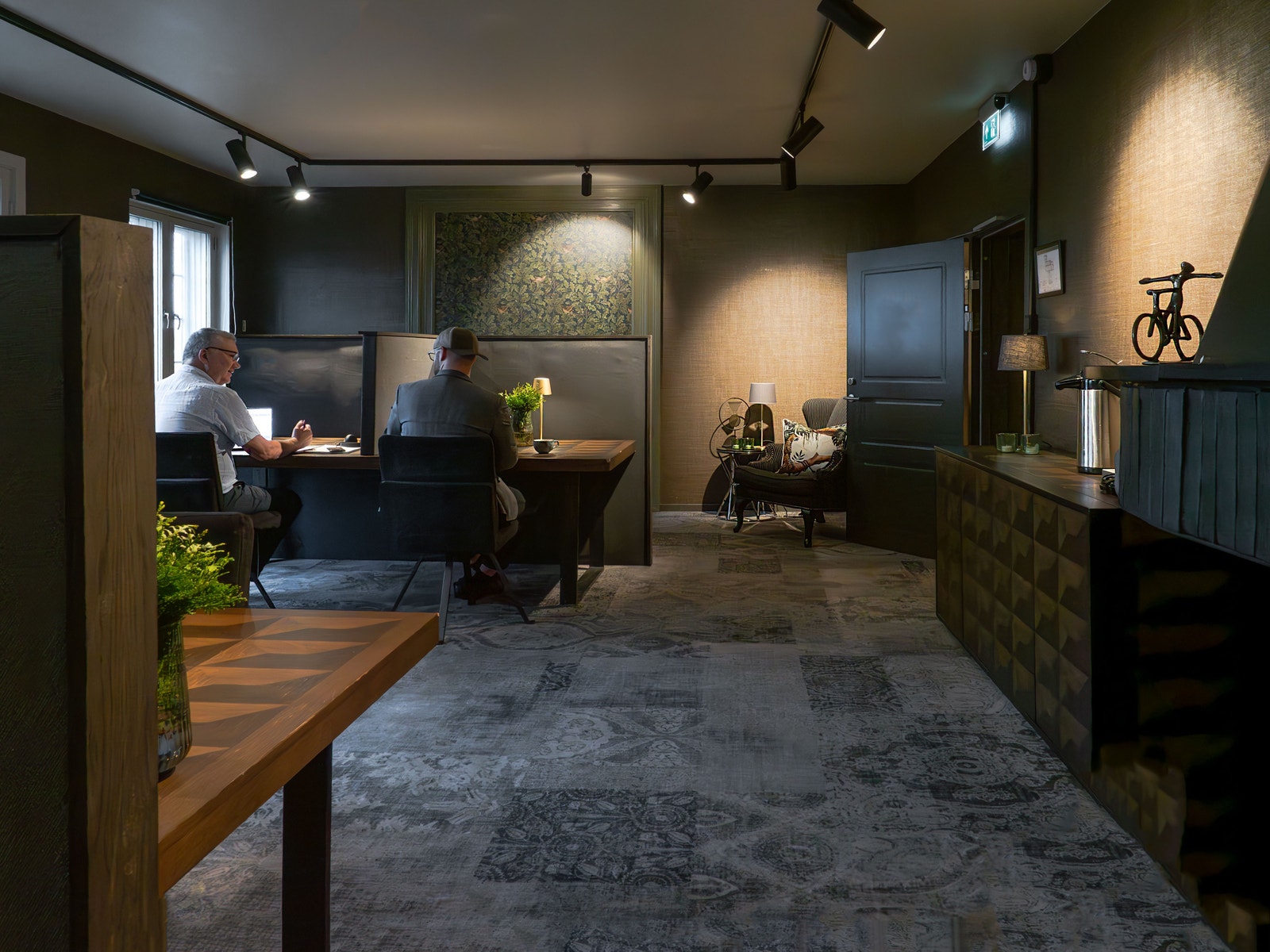 Lune omgivelser på kontoret Galleribilde