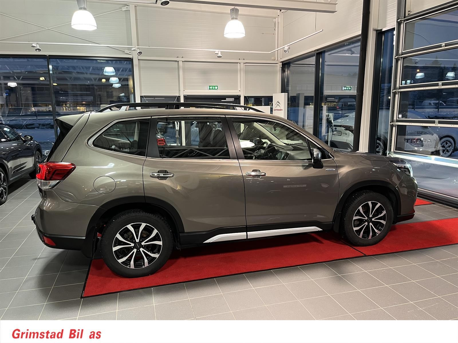 Subaru Forester 2.0 I ES HYBRID Hengerfeste Reg Oktober 2021 3