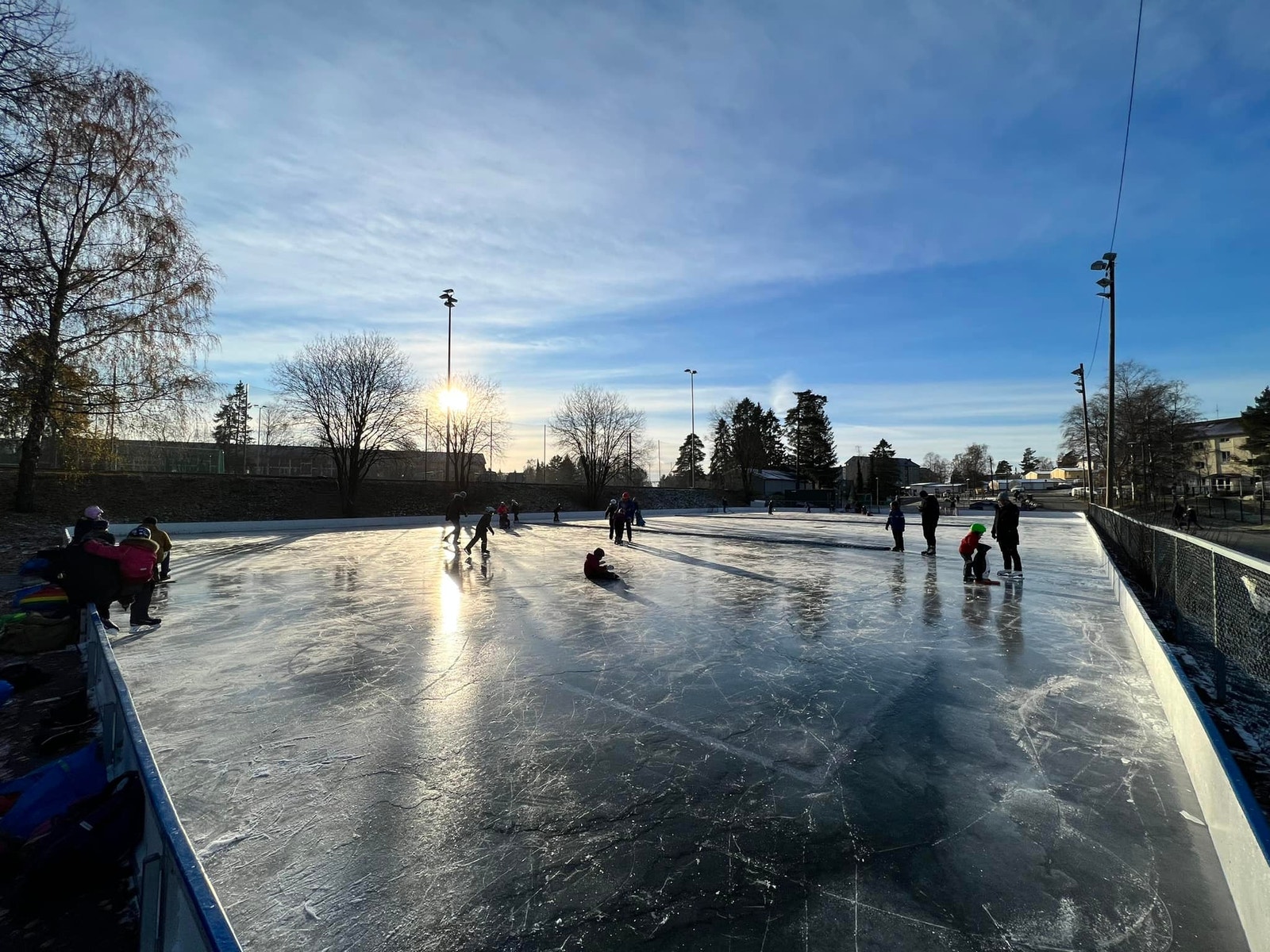 Skøytebane nedenfor sletta ved huset. Galleribilde