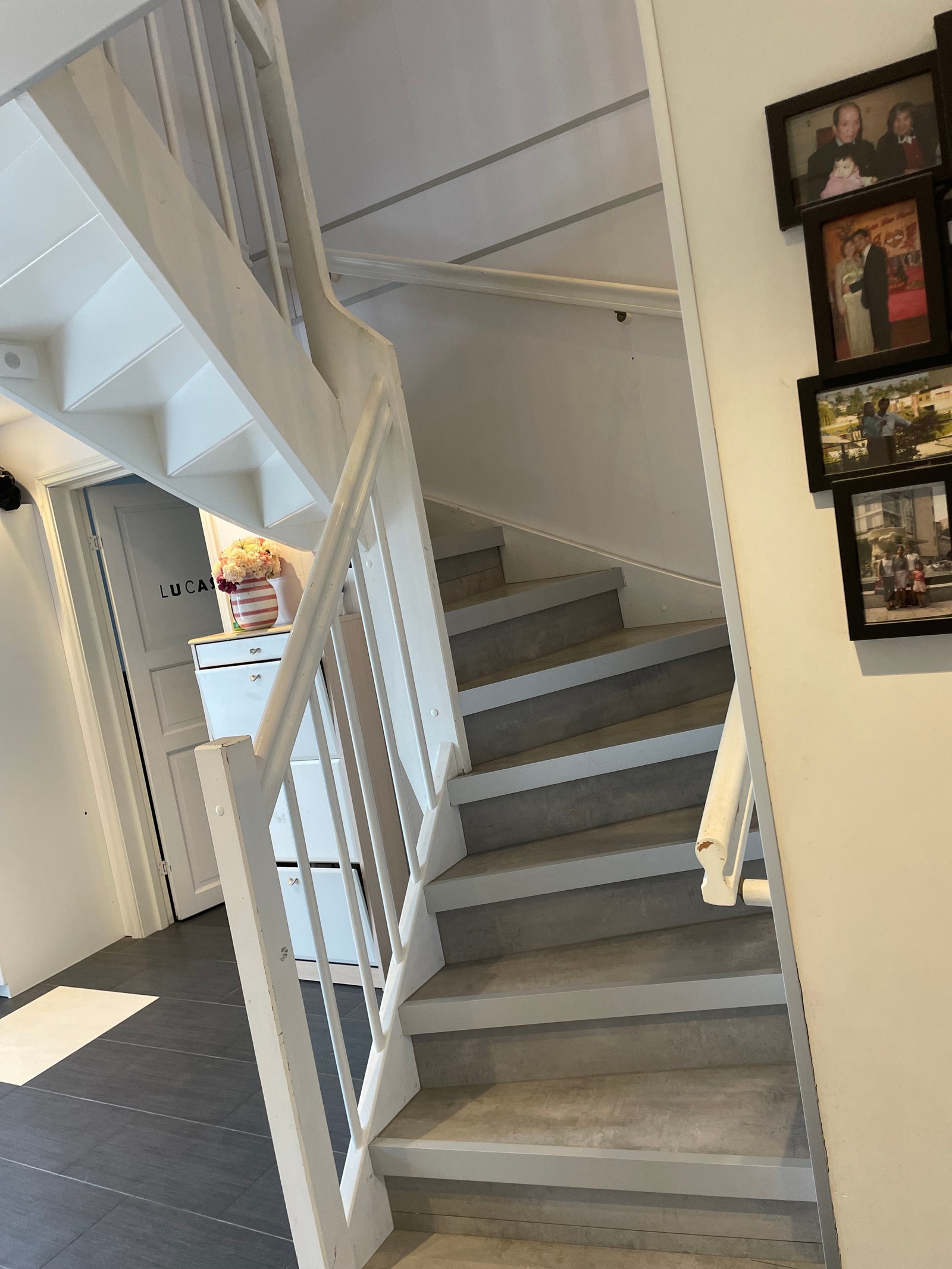 Trappe opp. Galleribilde