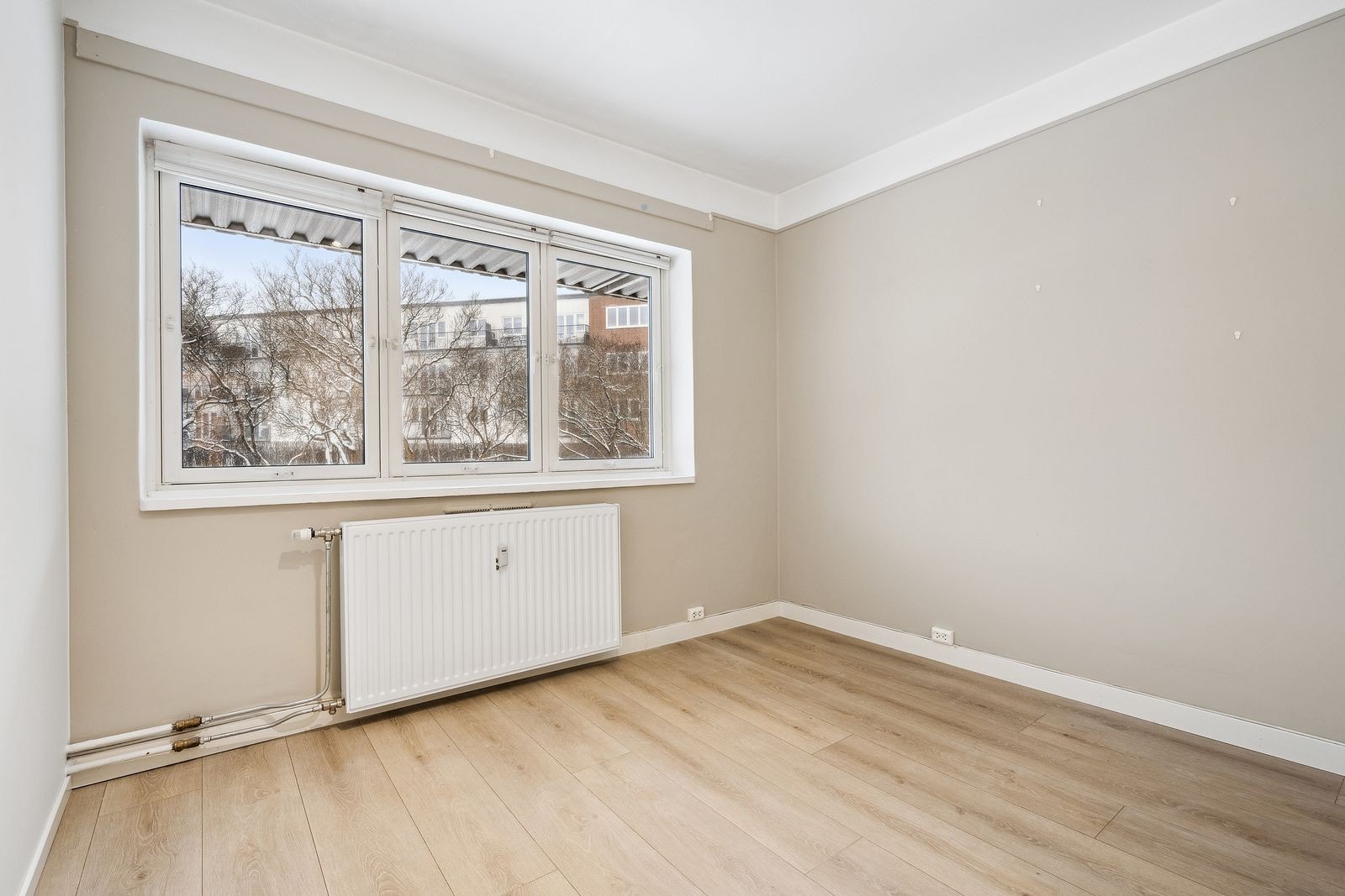 Soverom 2: 8 500,- Mellomste soverom med god plass til å innrede etter eget ønske. Galleribilde