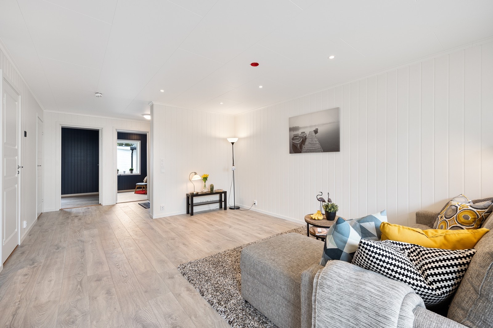 Med stue av god størrelse er det fine muligheter for sofagruppe og annet møblement. Galleribilde