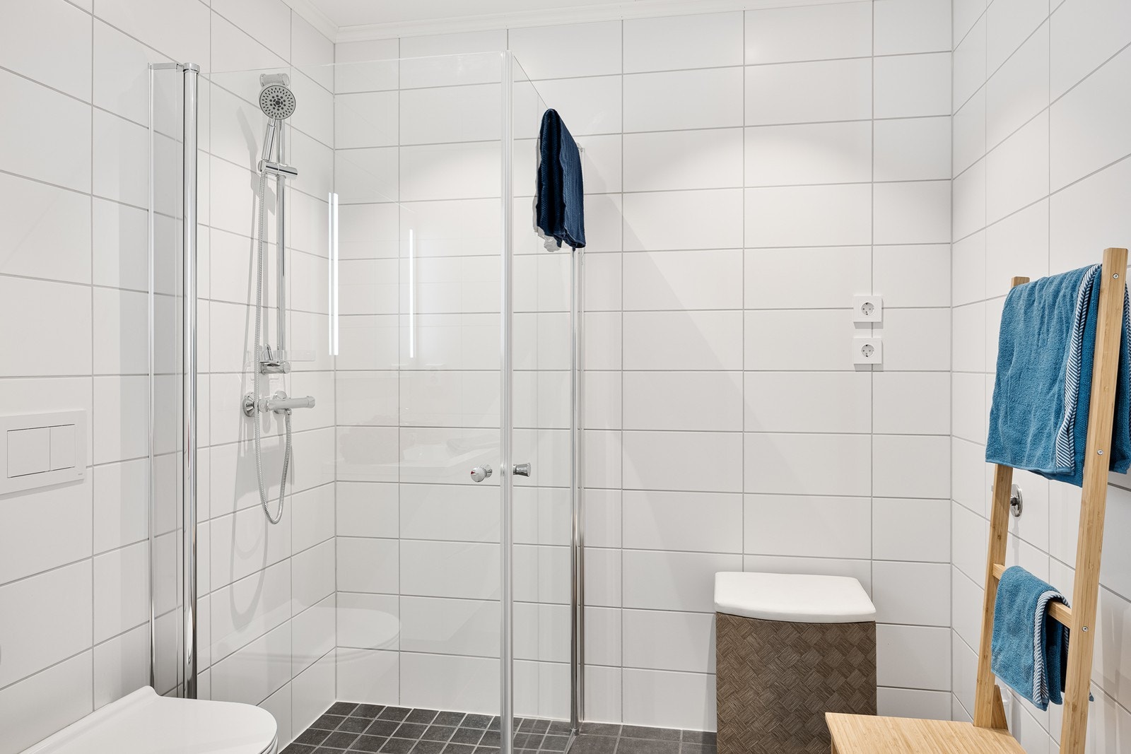 Det er behagelig gullvarme i badegulvet. Galleribilde