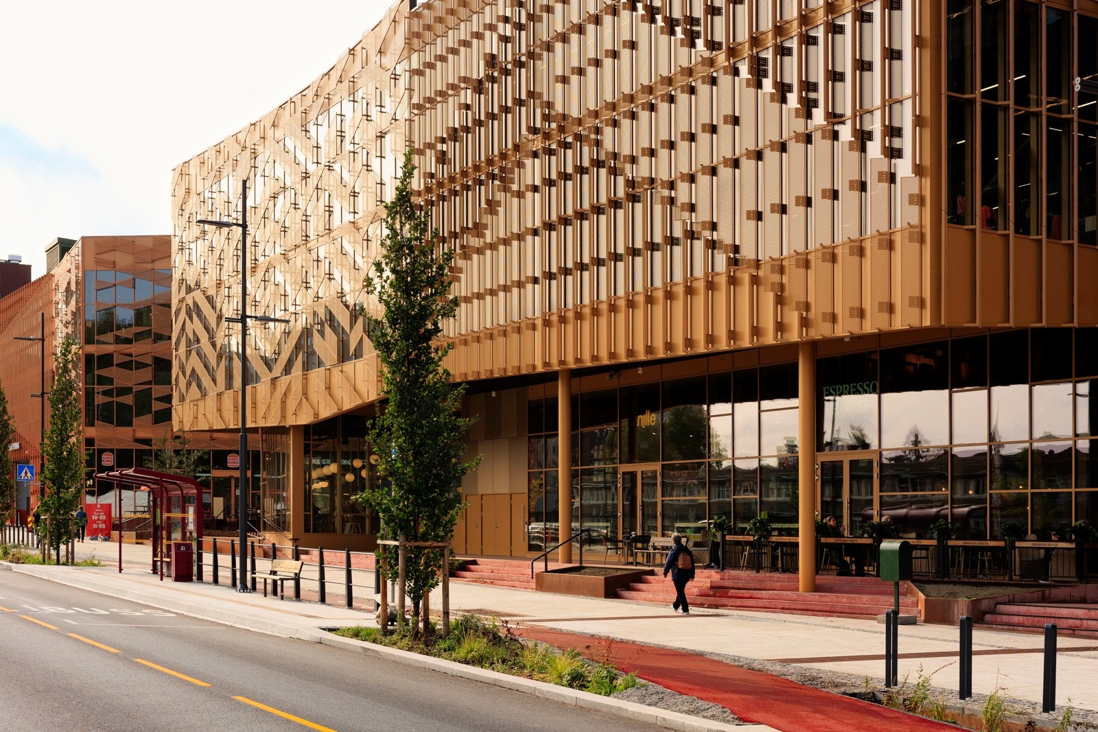 Fra MIDT tar det kun 7 minutter å gå til Triaden kjøpesenter, hvor du finner butikker, spisesteder og andre aktiviteter Galleribilde