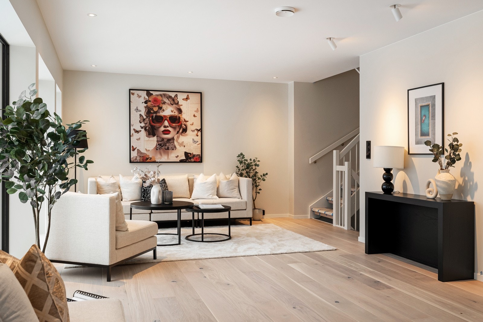 Gulvet i boligen er en flott en stavs eikeparkett. Galleribilde