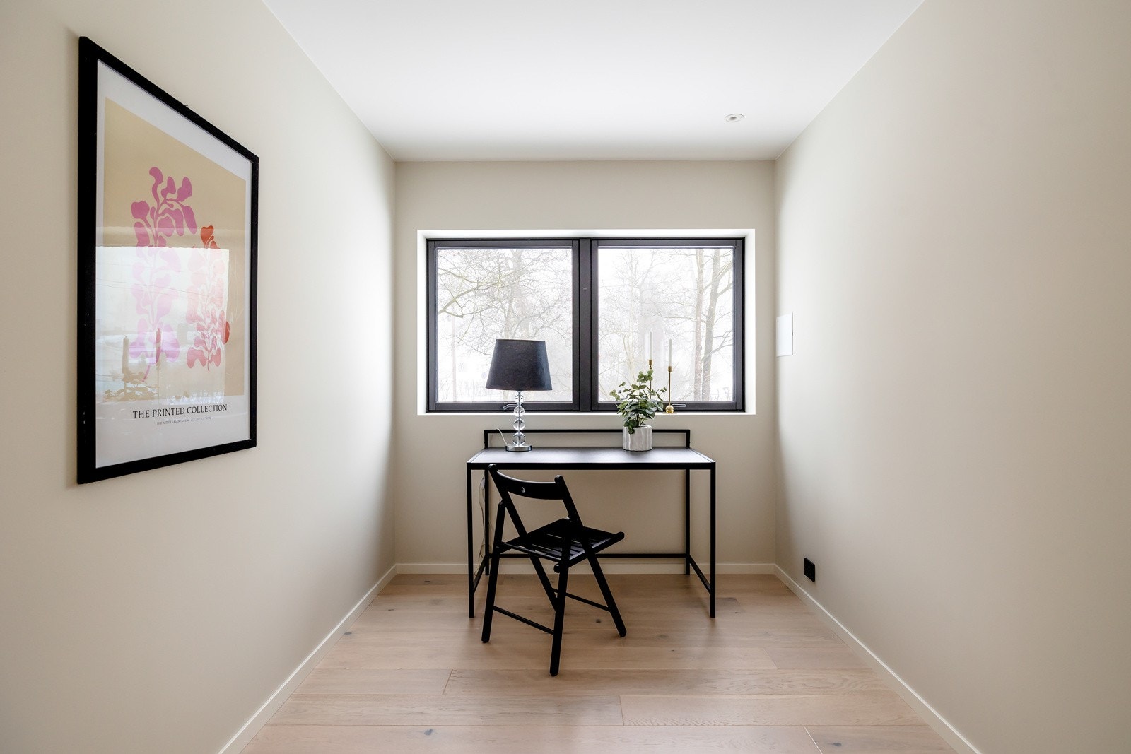 I underetasjen er det et eget soverom med plass til seng og tilhørende nattbord. Galleribilde