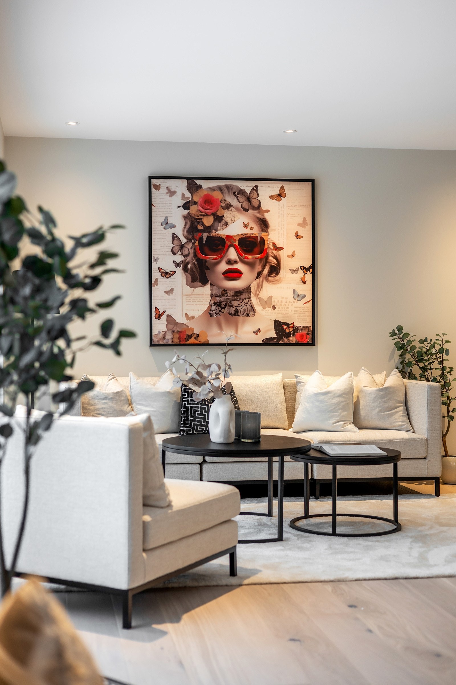 Veggene er malt i lyse og delikate farger, som skaper et godt inntrykk. Galleribilde