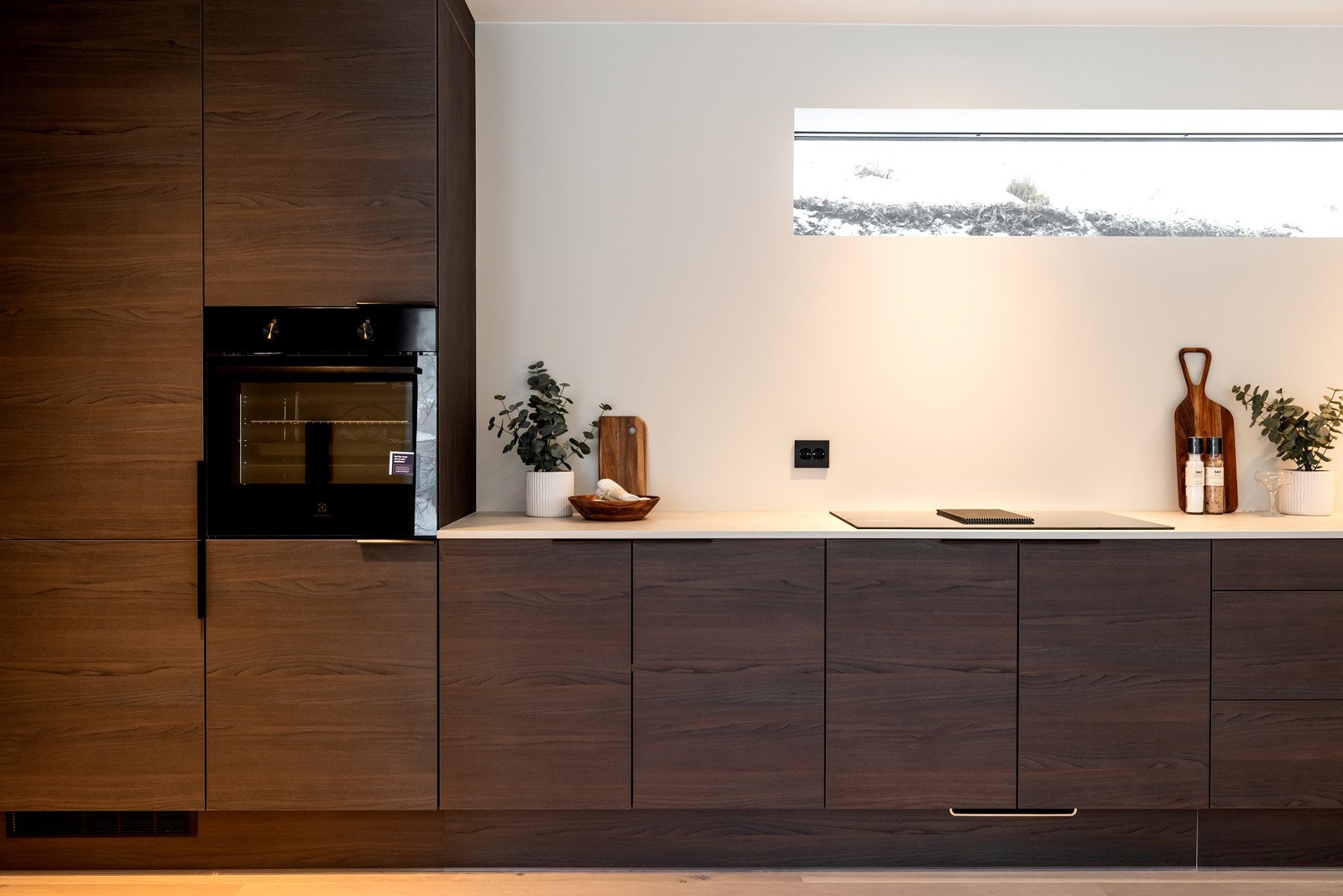 Kjøkkenet er bygget med fokus på uttrykk, bruk av plass og funksjonalitet. Galleribilde