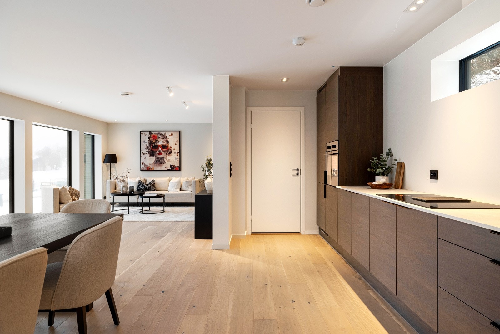 Fra kjøkkenet er det et eget toalettrom Galleribilde