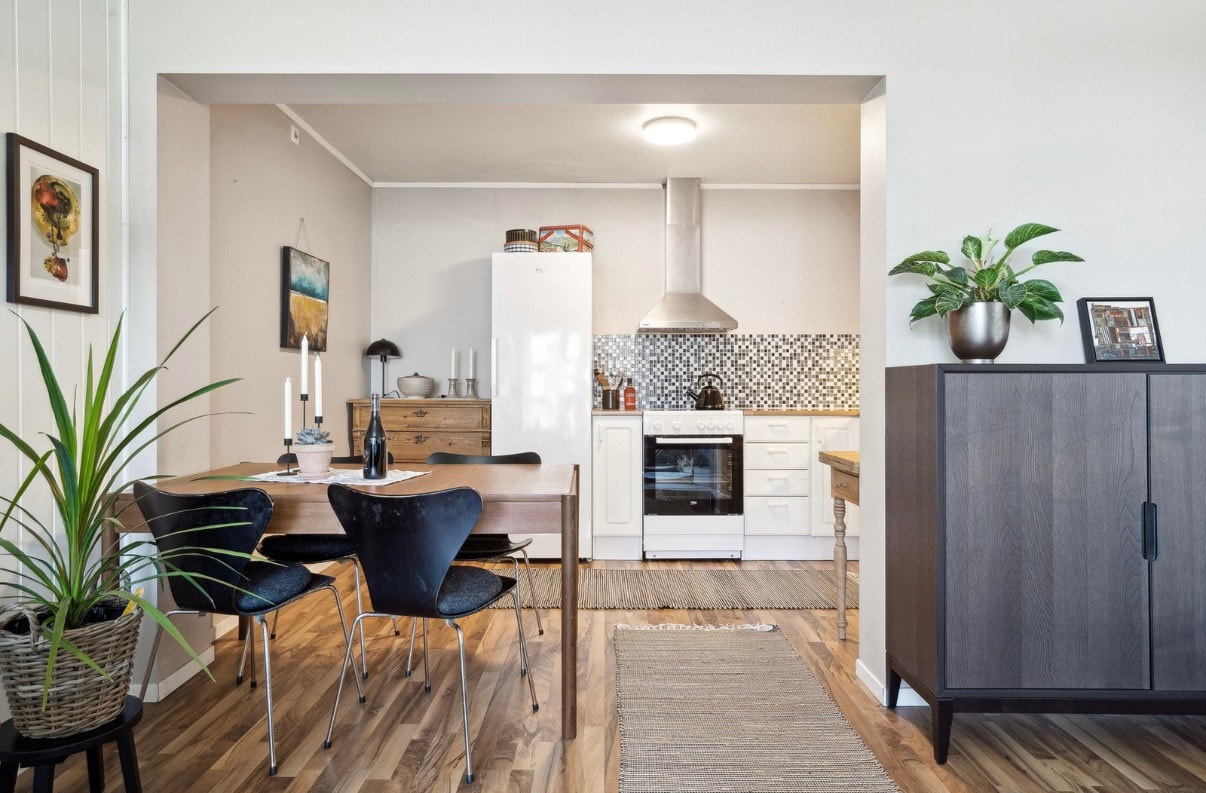 Kjøkken med plass til spisebord Galleribilde