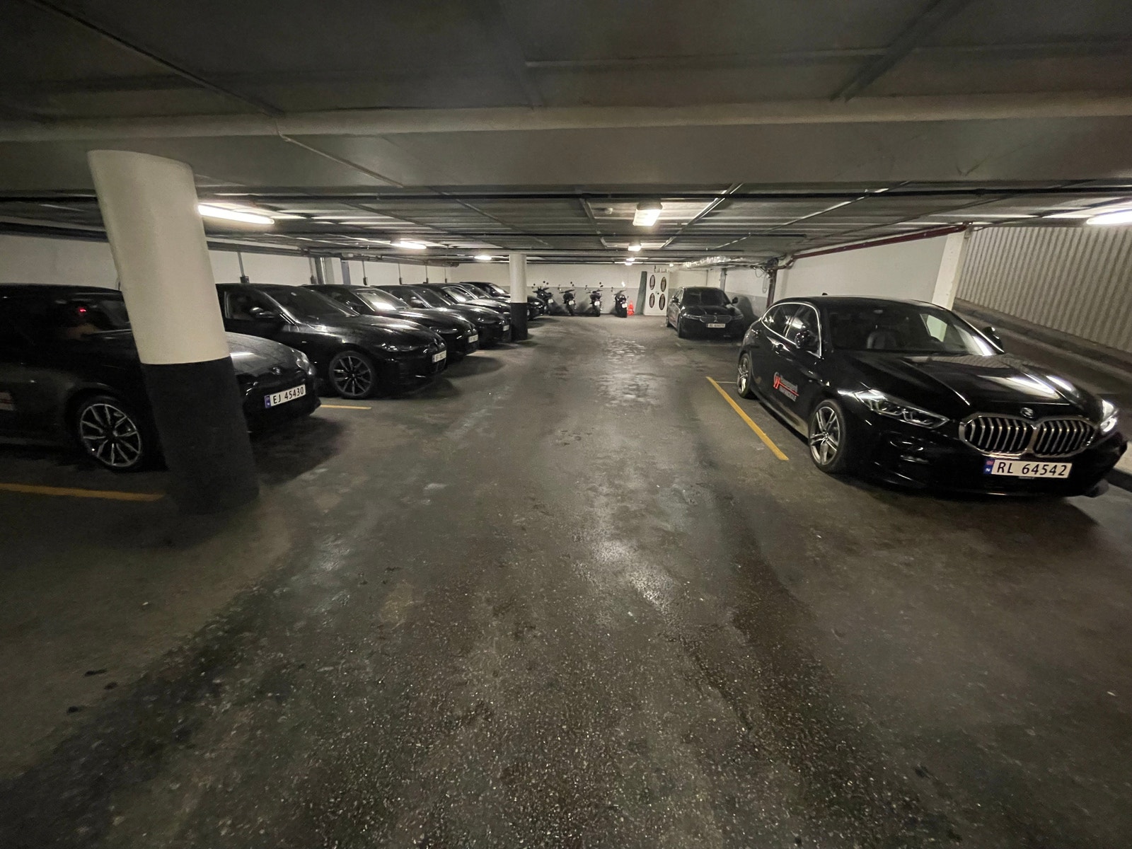 Bilde parkeringsplasser Galleribilde