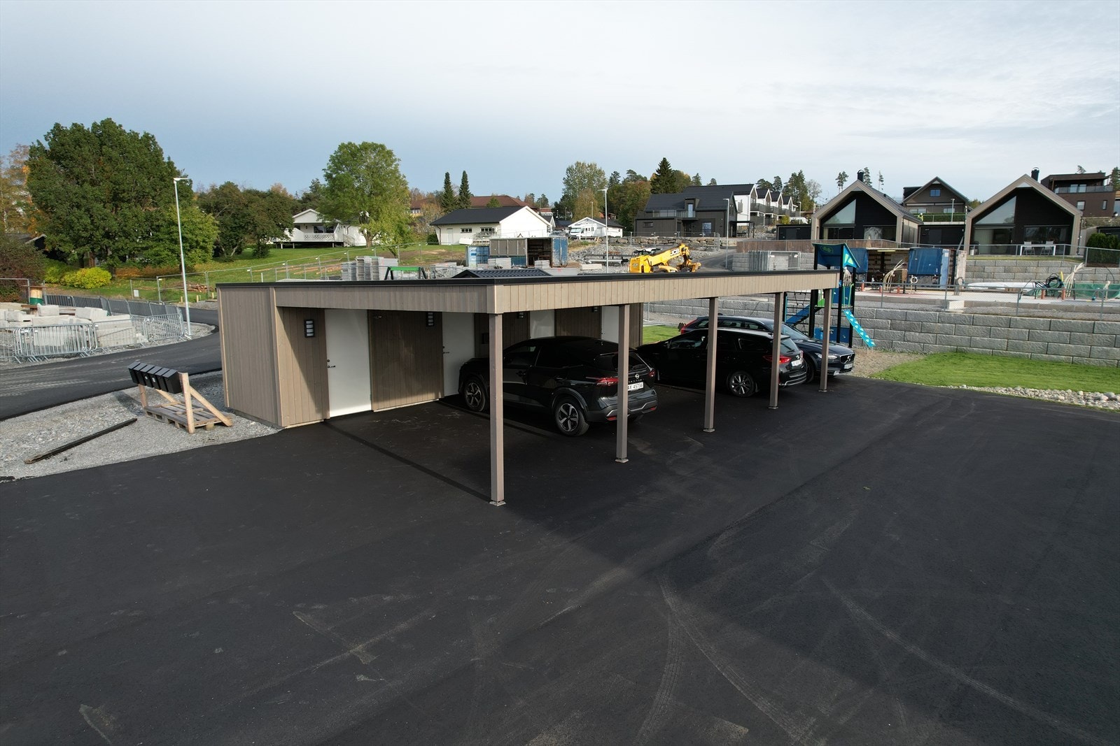 Carporter med bod. Illustrasjonsfoto fra byggetrinn 2 Galleribilde