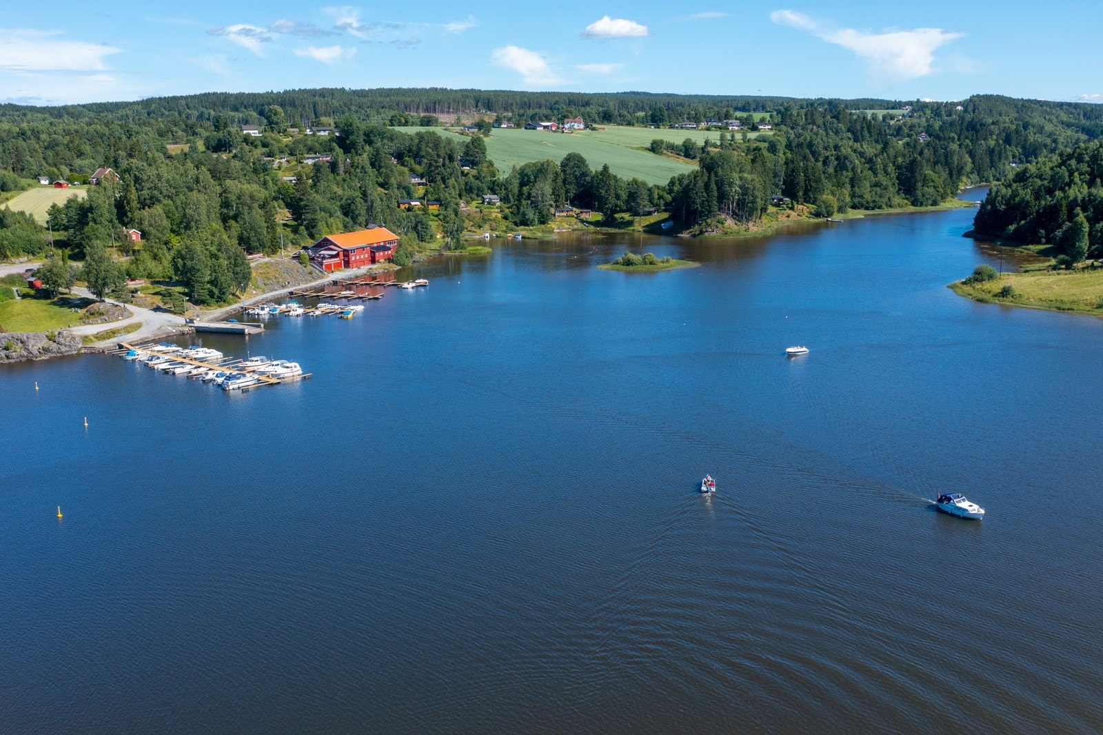 Vakre Gansvika er et populært sted for kanoturer og bading. Galleribilde