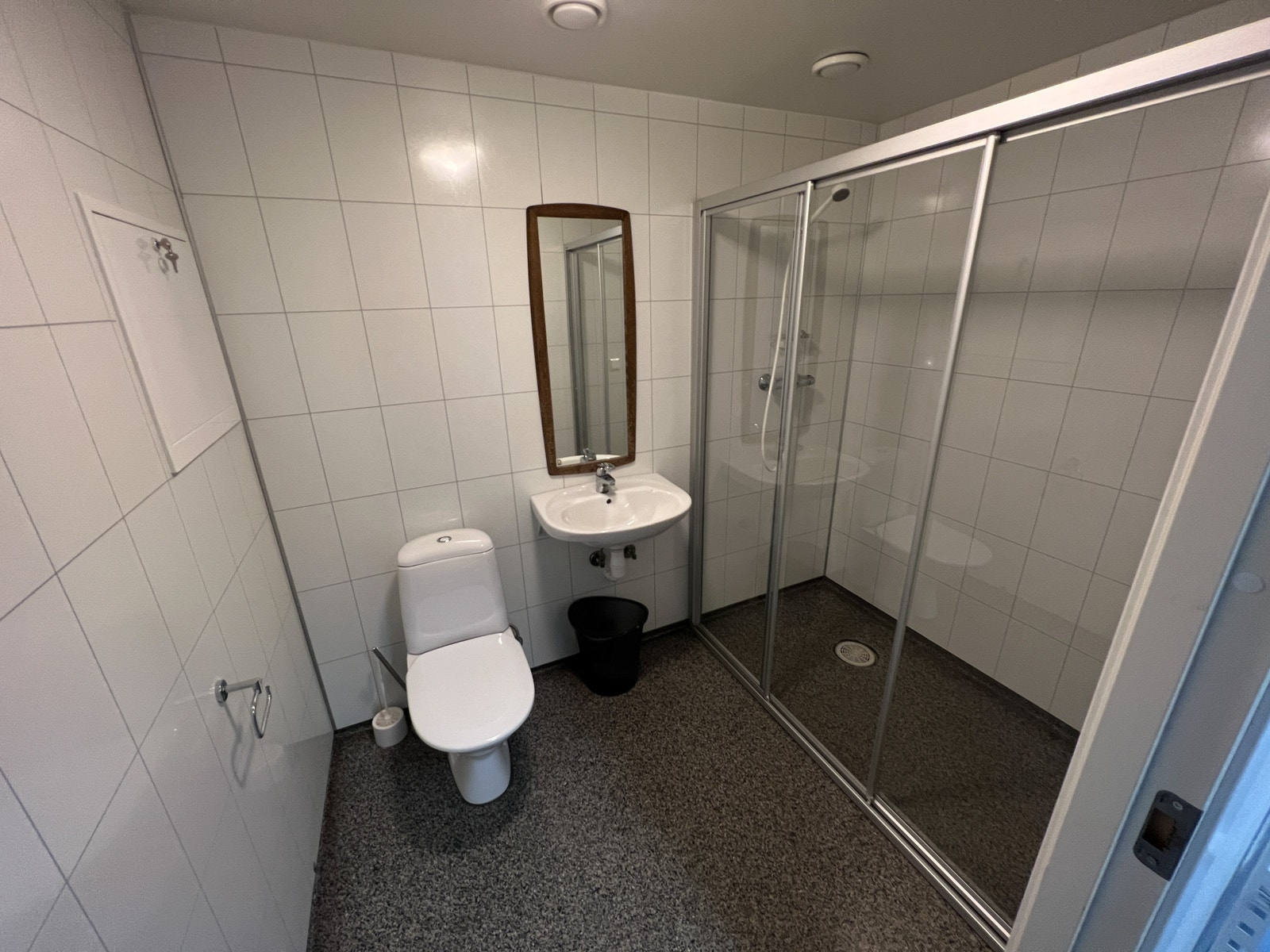 DEL 1 Garderobe Galleribilde