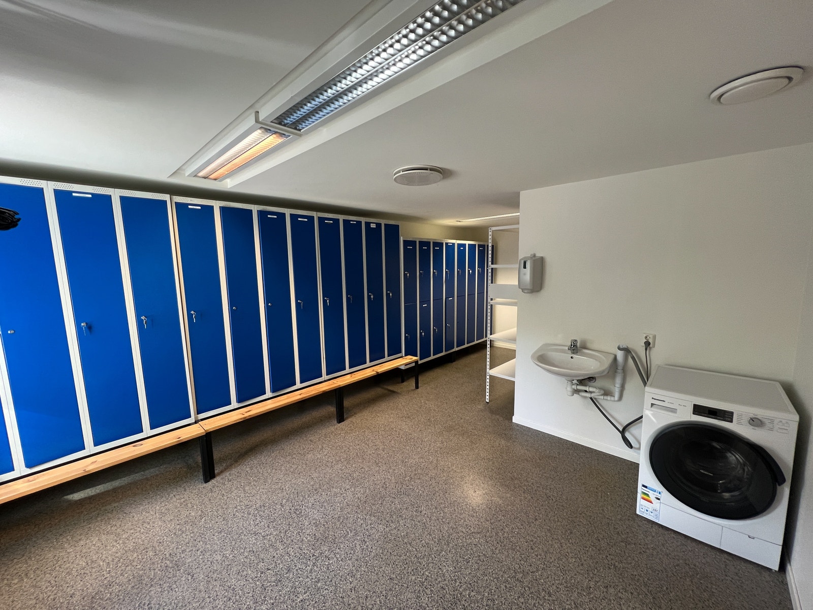 DEL 1 Garderobe Galleribilde