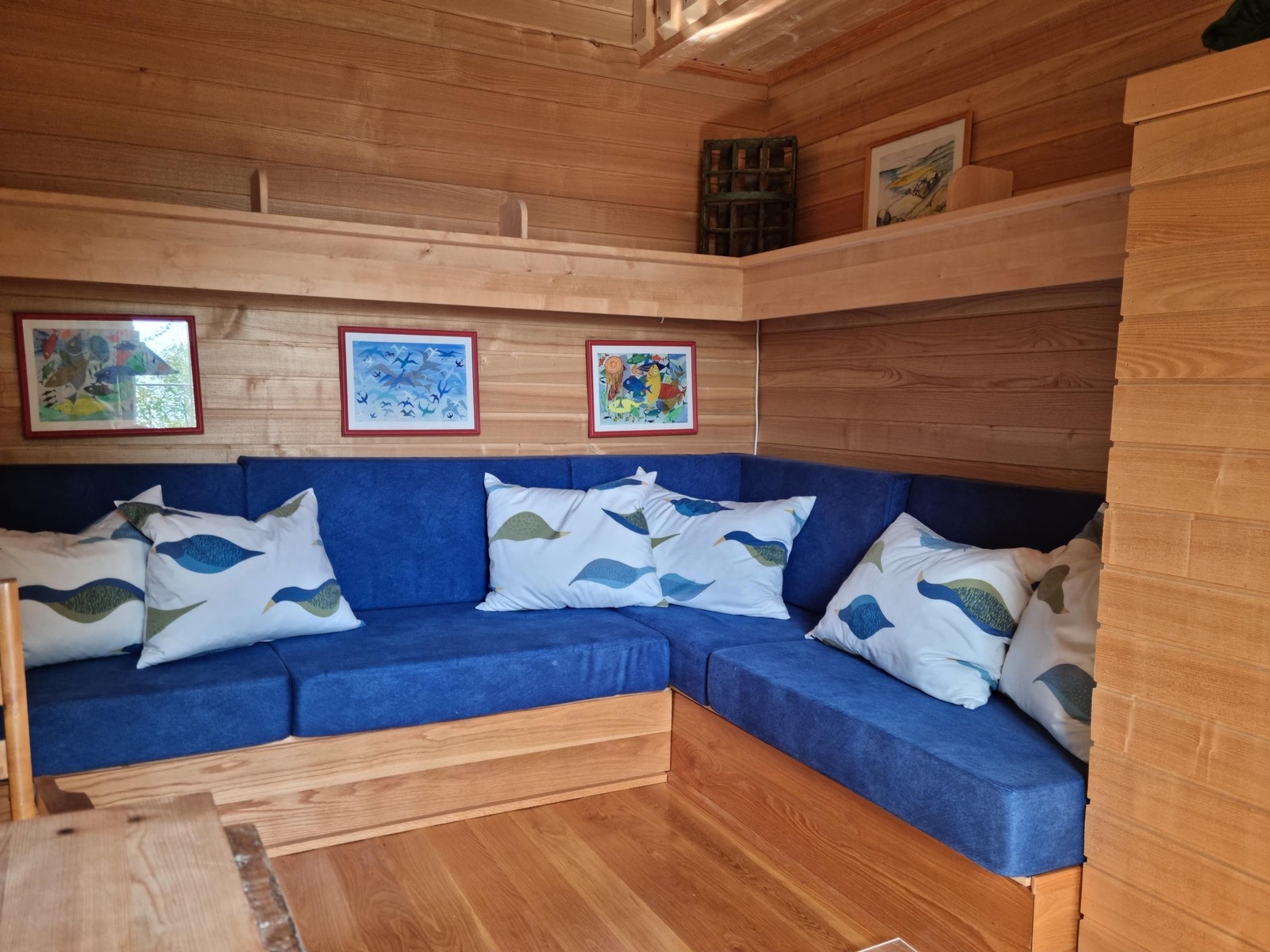 Stue i anneks, muligheter for soveplasser i sofa. Galleribilde