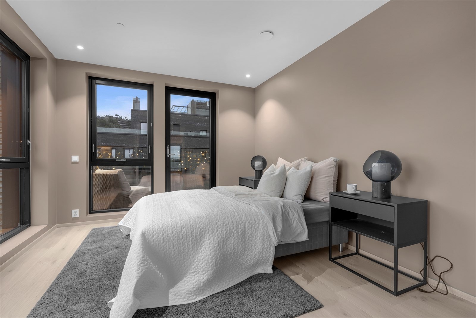 Soverom 3 har egen utgang til balkong Galleribilde