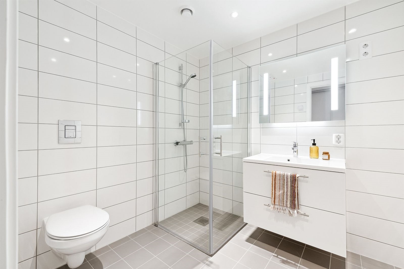 Flislagt bad i god størrelse. Galleribilde