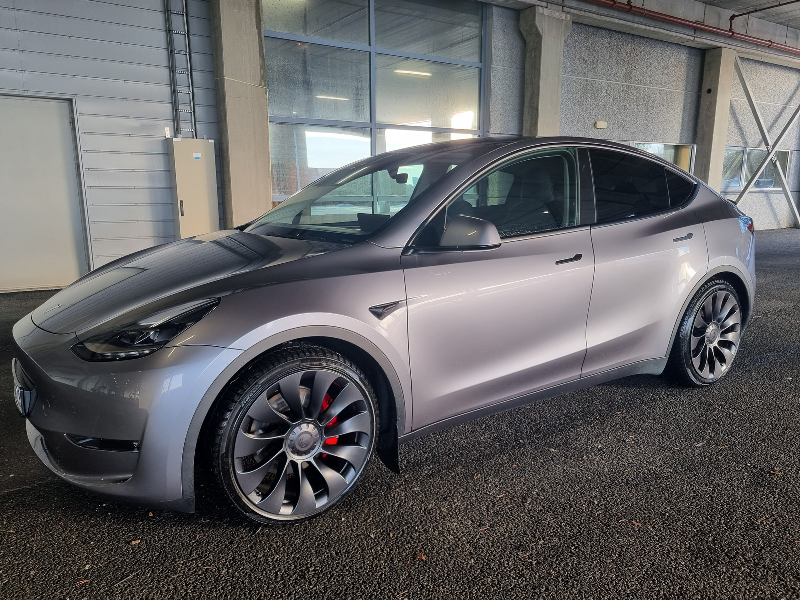 Tesla Model Y Performance. HW4(!). 21" + 21". 4 mnd gammel bil