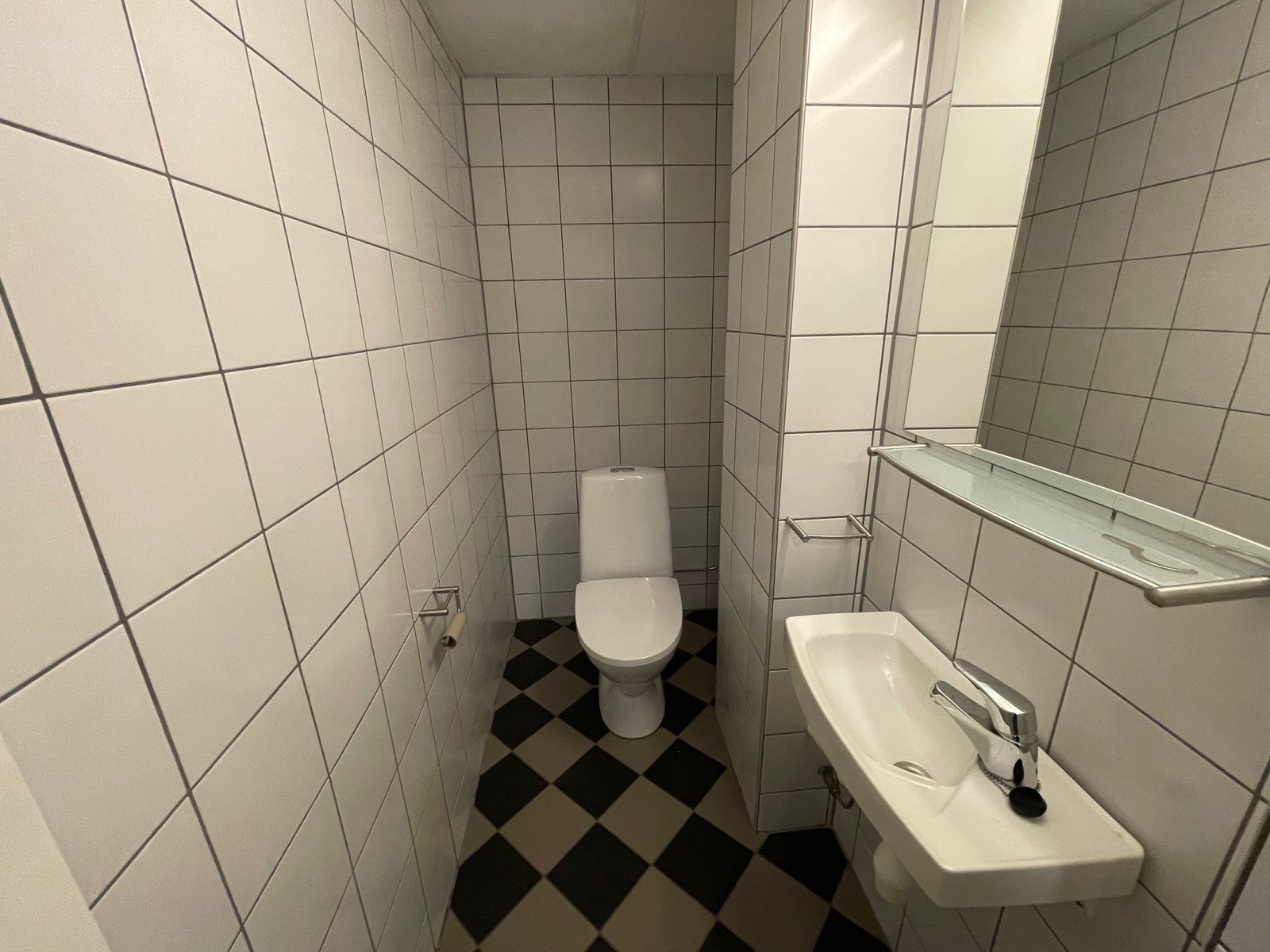 Praktisk med eget WC Rom Galleribilde