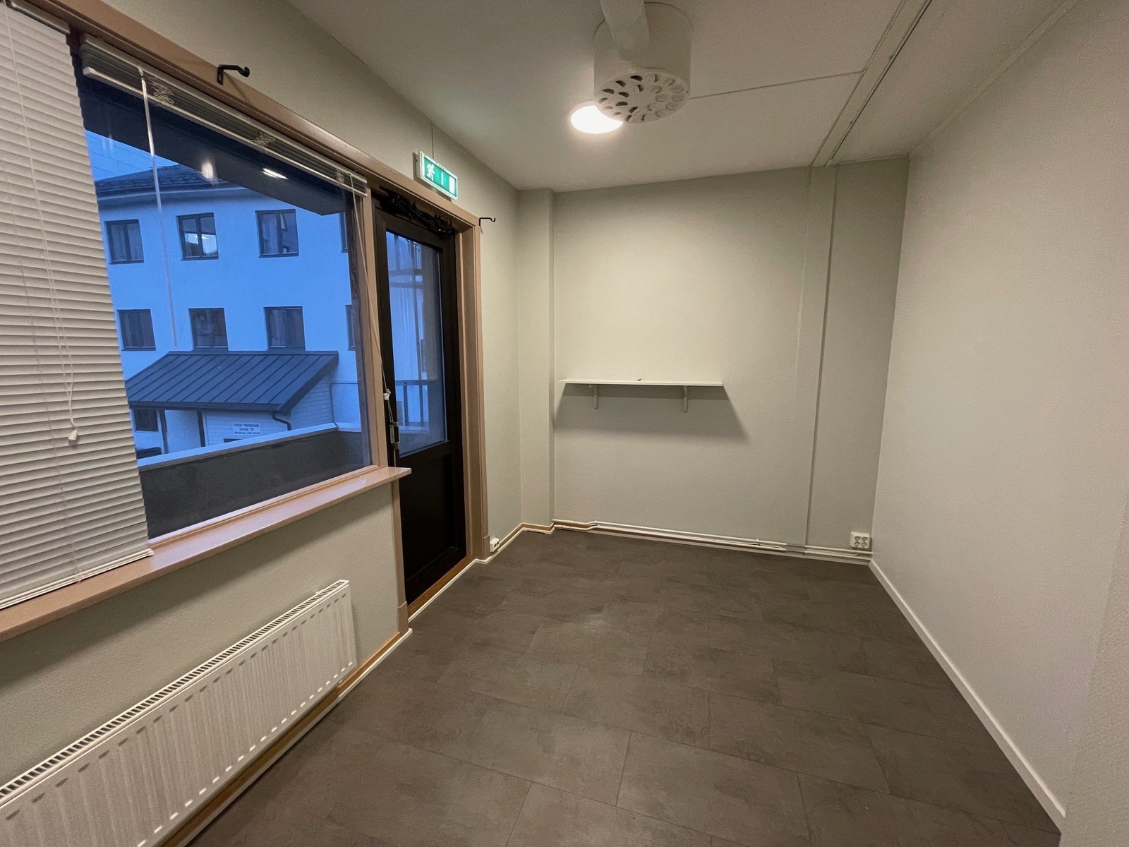 Sov 3 med utgang til balkong Galleribilde