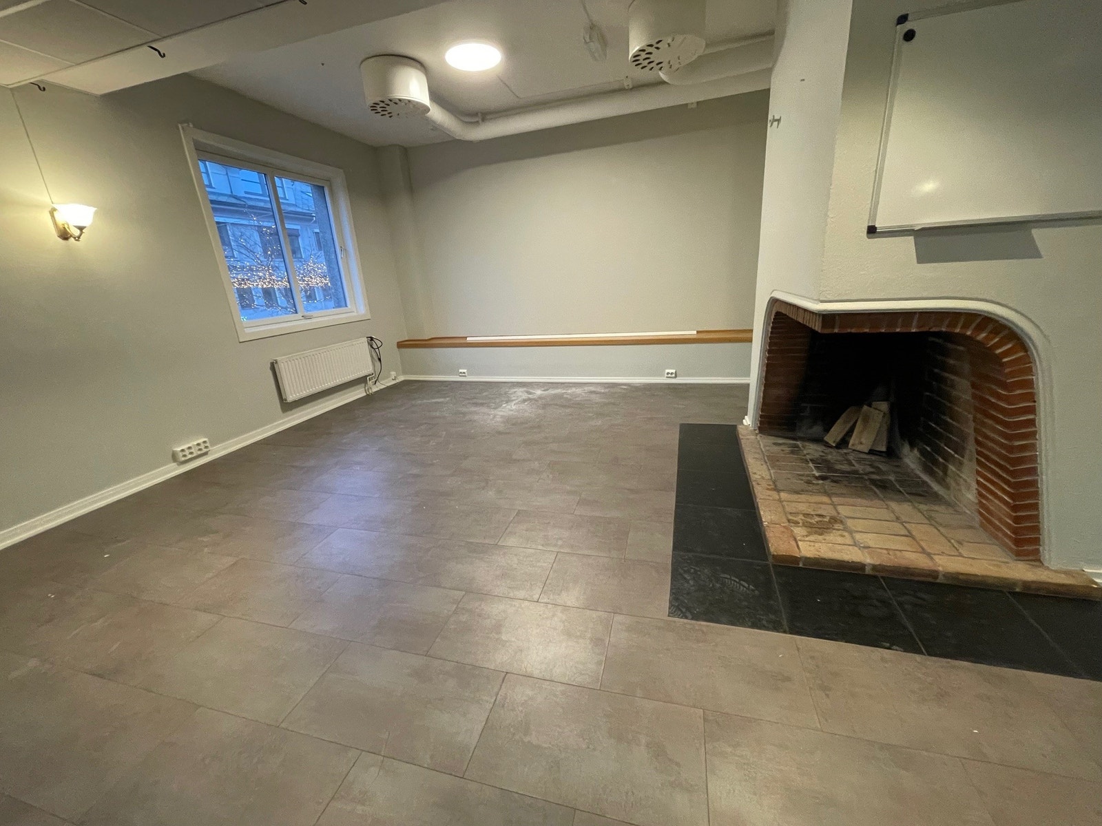 Peis i stuen Galleribilde