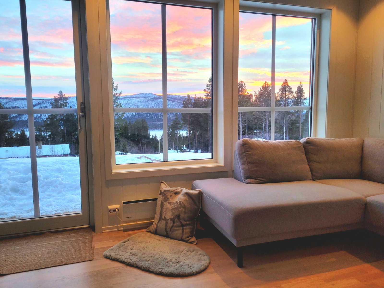 Naturen tett på, med flott utsikt og masse urørt natur og turområder Galleribilde