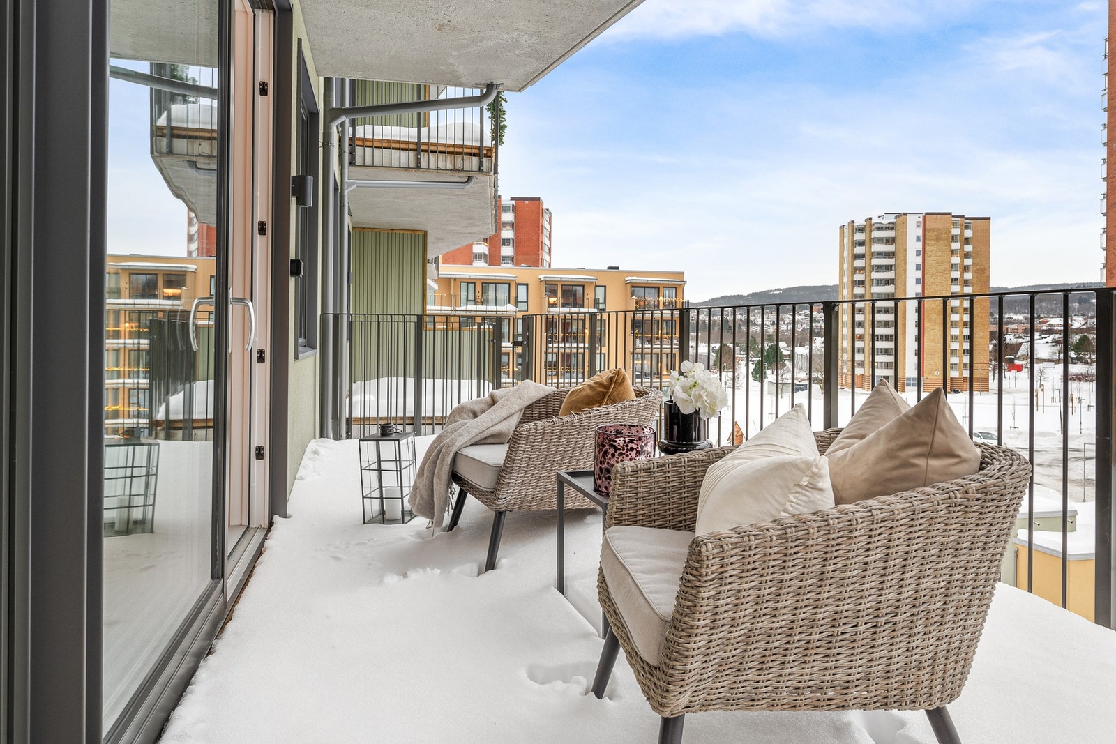 Balkongen er på romslige 12,5 kvm. Galleribilde