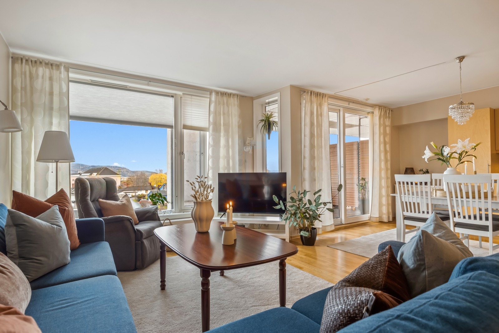 Leiligheten har en gjennomgående god standard hvor takstmann har gitt tilstandsgrad 1 på hele 94% av leiligheten. Galleribilde