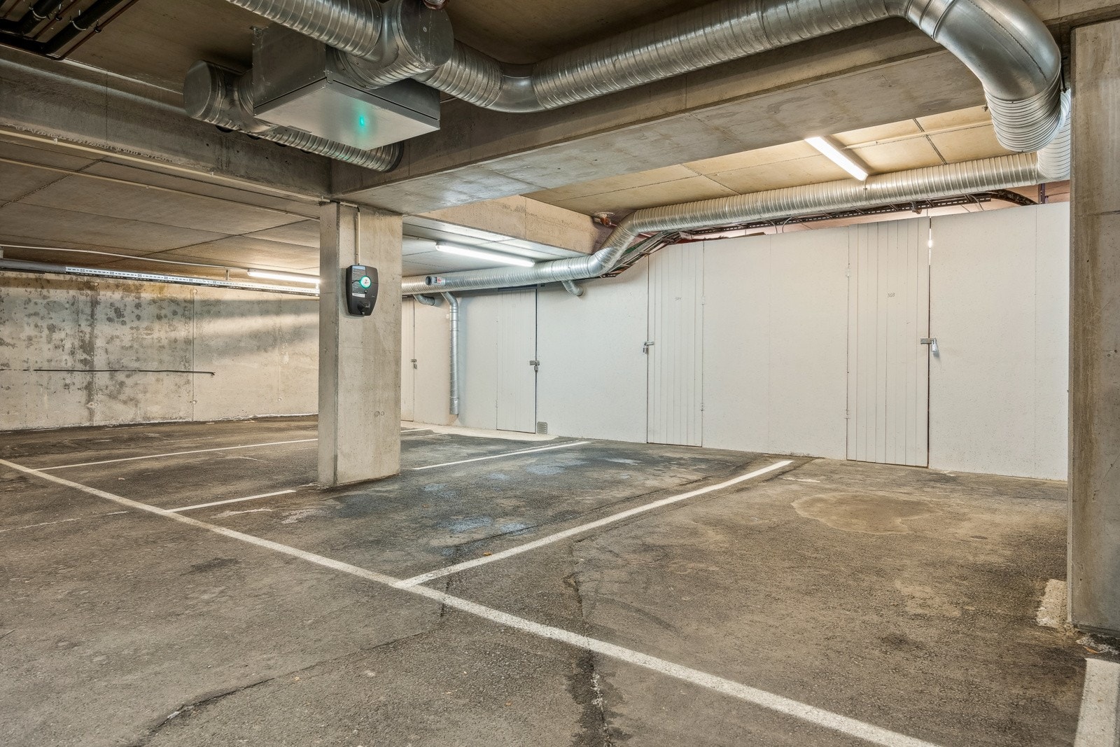 Det følger med garasjeplass i oppvarmet parkeringskjeller. Galleribilde