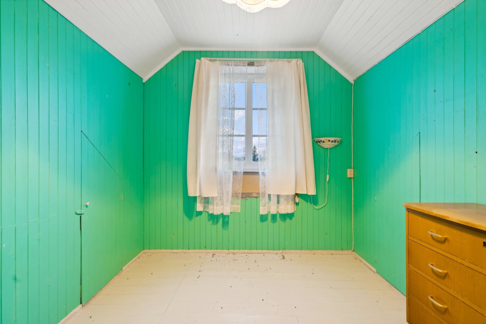 2.etasje består av loftstue og 2 soverom, og har BRA-i på 29m² Galleribilde