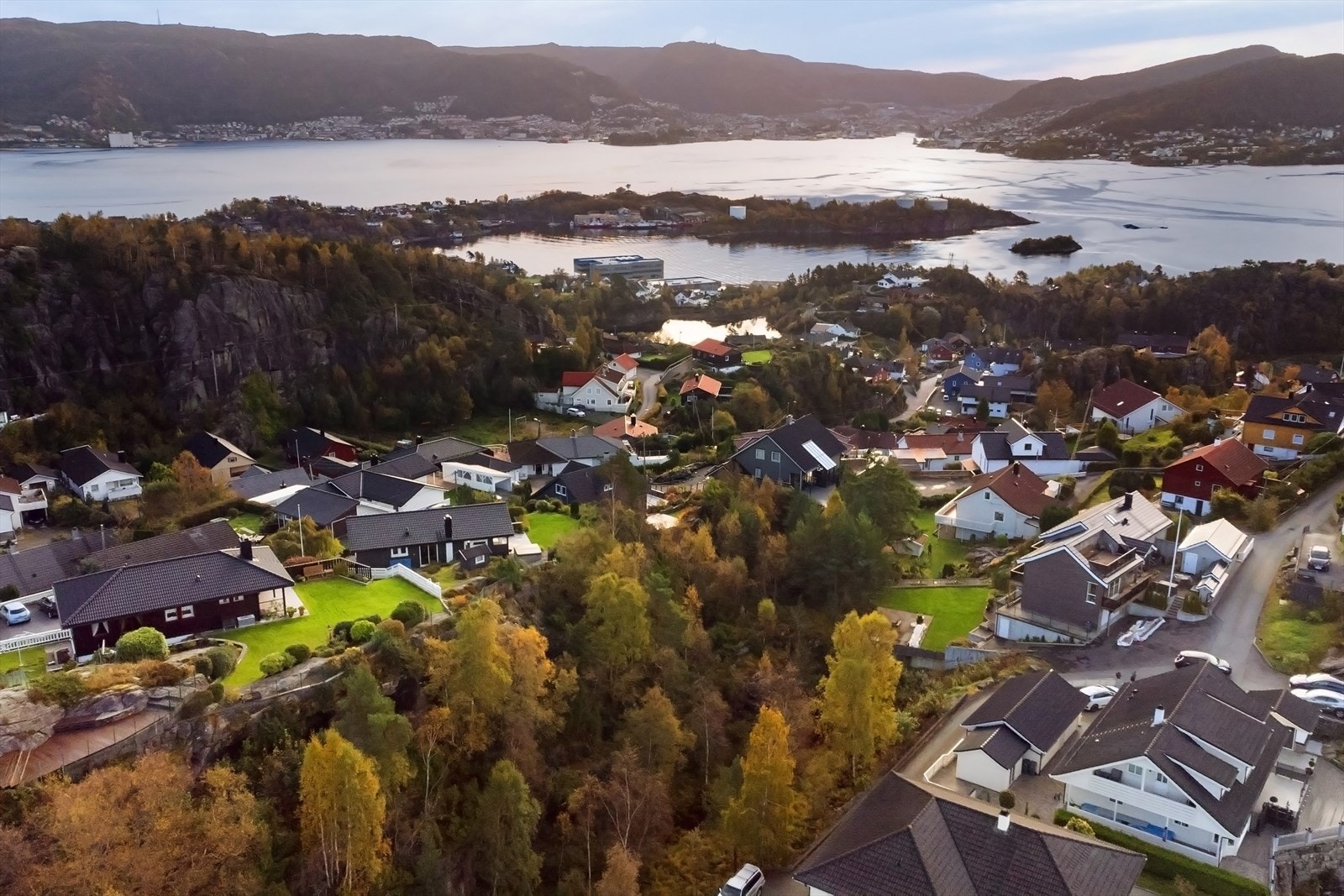 Eiendomsmegler 1 ved Charlotte Andersen har gleden av å presentere Solhola. Galleribilde