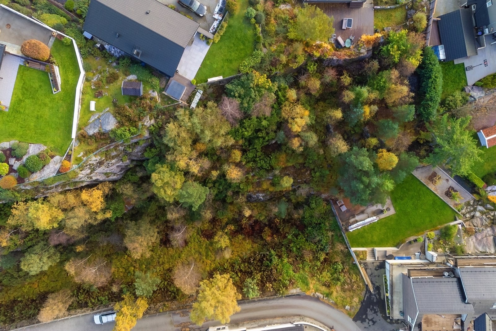 Meget barnevennlig beliggenhet med en rekke skoler og barnehager i nærheten, deriblant Kleppestø barneskole og Kleppestø ungdomsskole som begge er totalrenovert, samt Kleppestø barnehage og Askøy videregående skole. Galleribilde