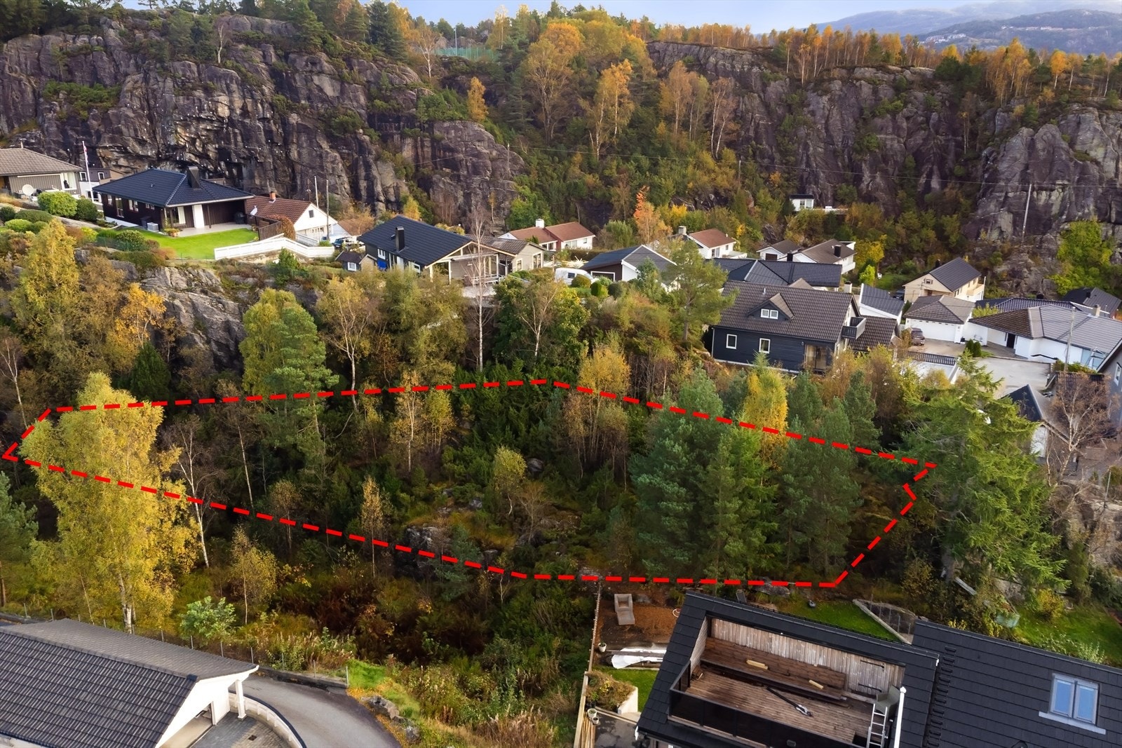 Markeringen på bildet er ikke oppmålt etter faktiske tomtegrenser og avvik vil forekomme. Galleribilde