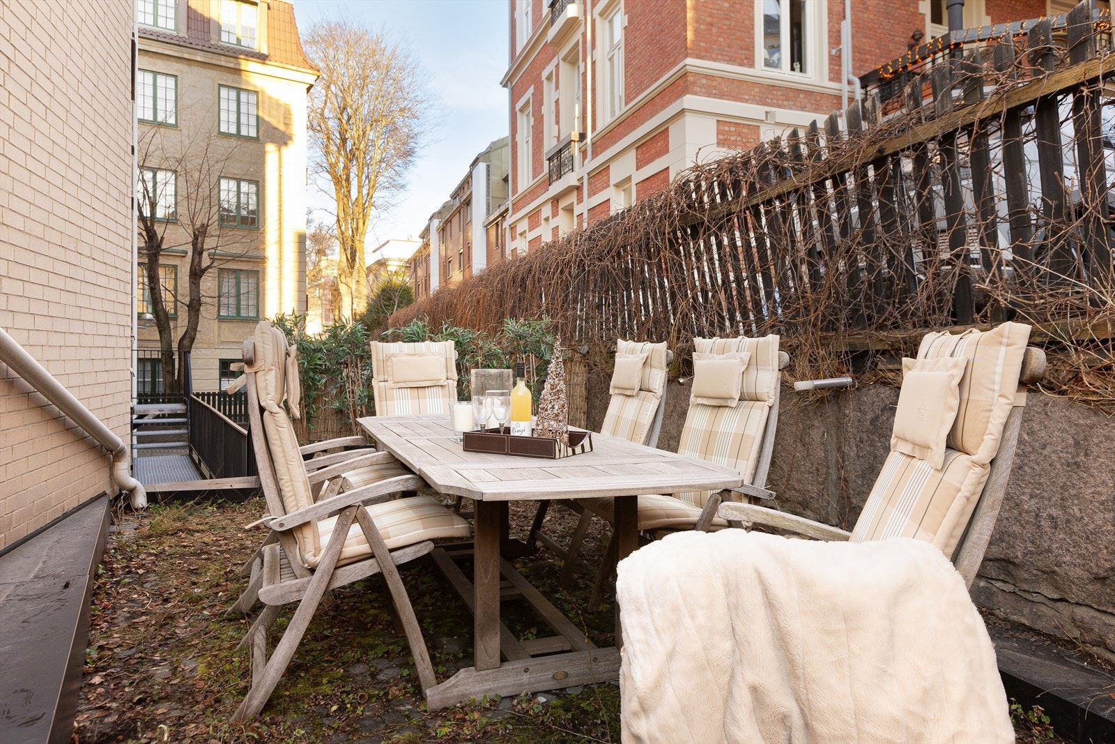 Utearealene er på hele 25 kvm og har god plass til flere soner med sittegrupper. Galleribilde