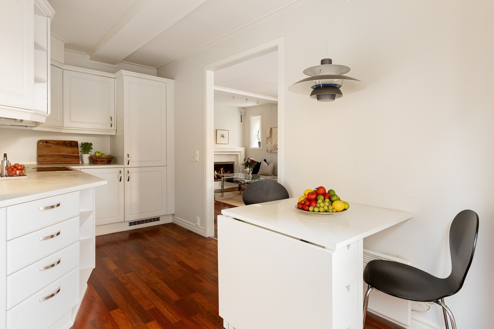 Spiseplassen på kjøkkenet passer utmerket til morgenkaffen. Galleribilde