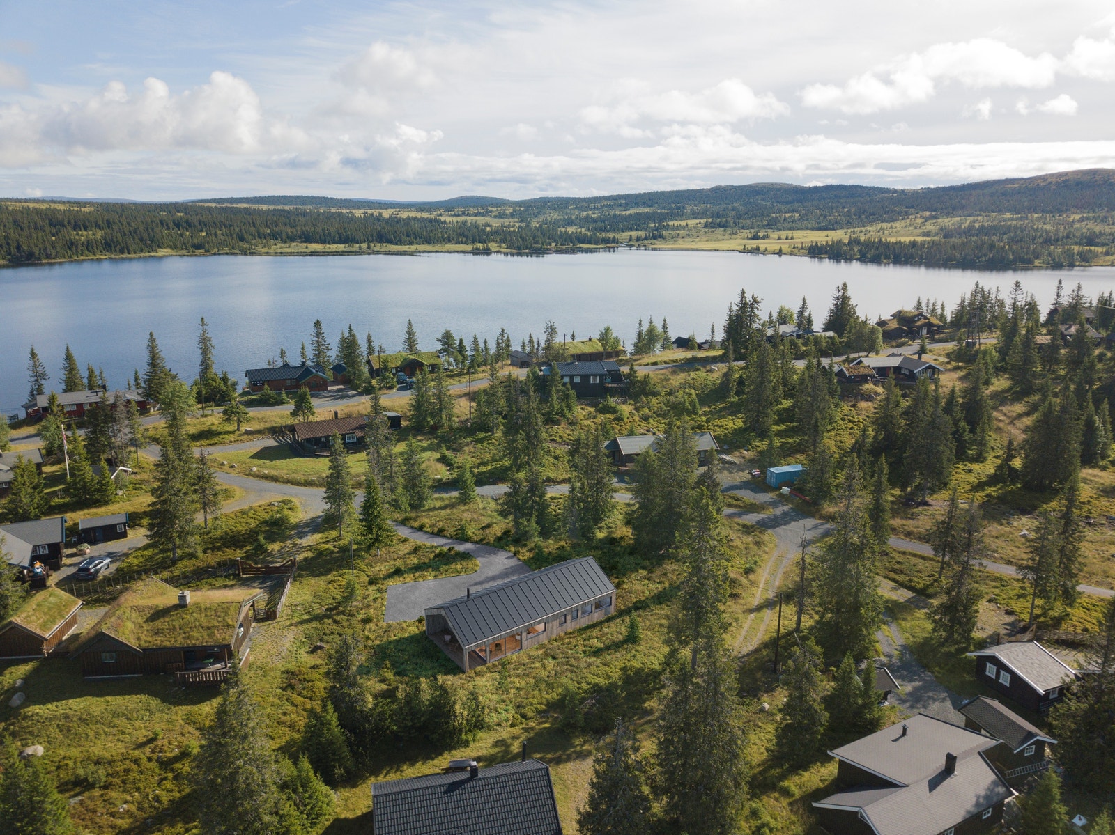 Viser hytte plassert i terreng - kun ment som illustrasjon - avvik kan forekomme Galleribilde