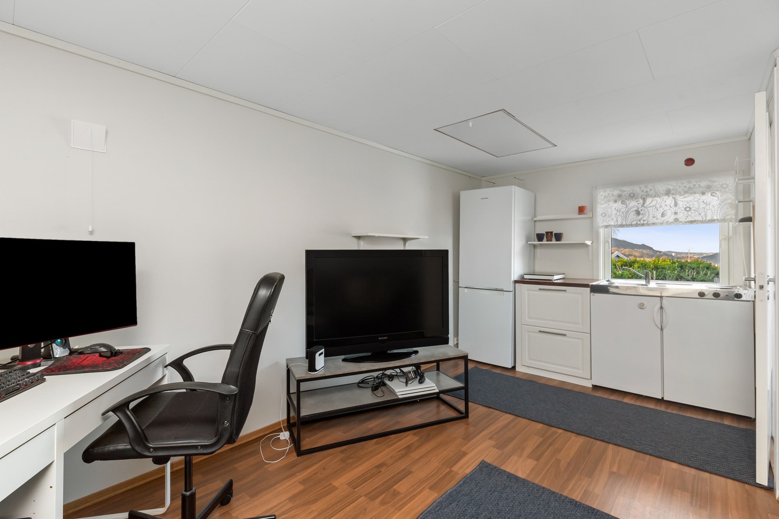 Uthus med kjøkkenkrok Galleribilde