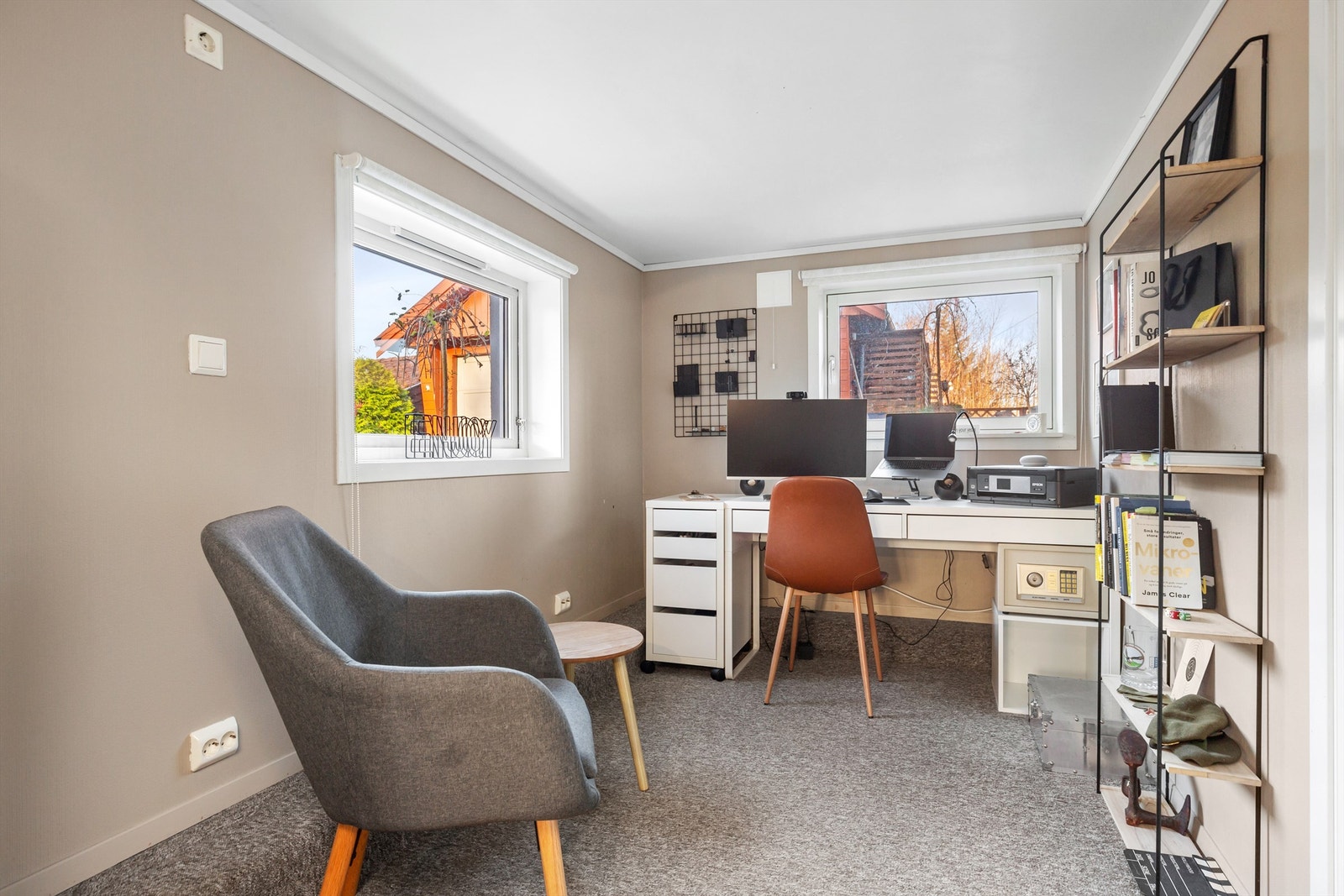 Stue/hjemmekontor i plass i undererasjen. (ikke søkt om) Galleribilde