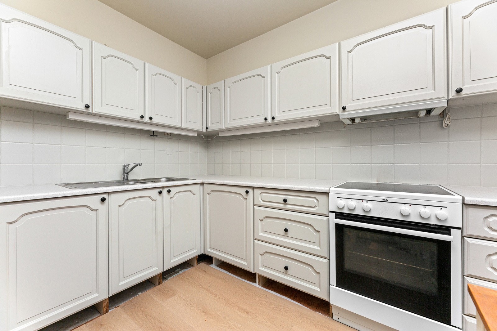 Laminat benkeplate med nedfelt oppvaskkum. Galleribilde