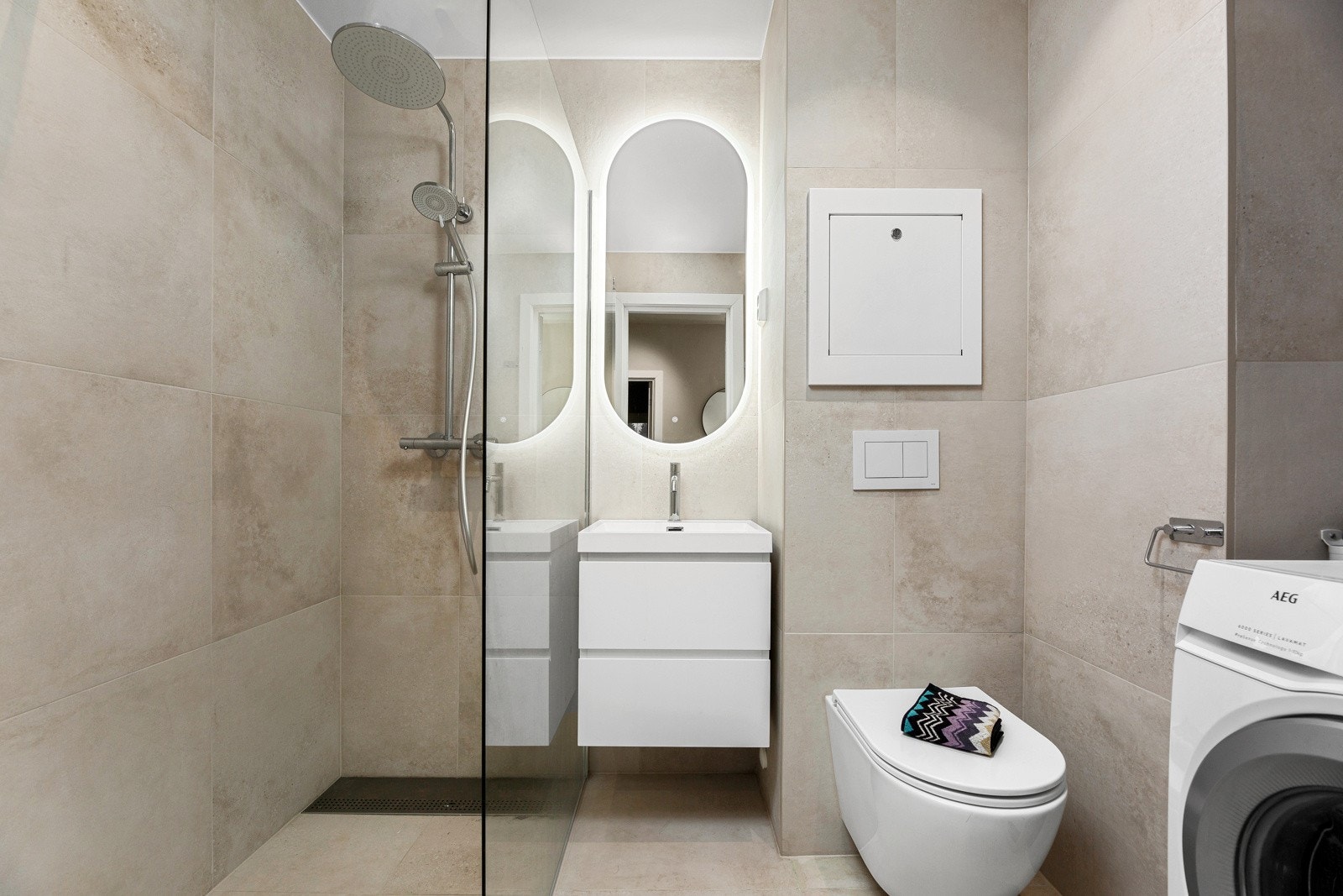 Baderommet ble rehabilitert i 2024 og papirer foreligger. Galleribilde