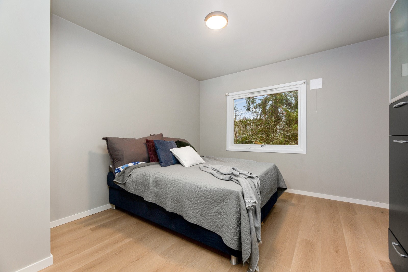 Leiligheten har to soverom, begge med god størrelse og begge vender mot Østmarka. Galleribilde