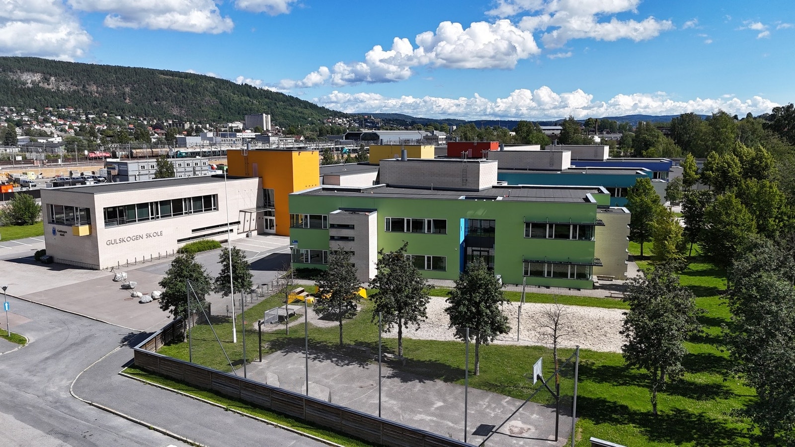 Gulskogen skole - fra 01. til 10.trinn. Galleribilde