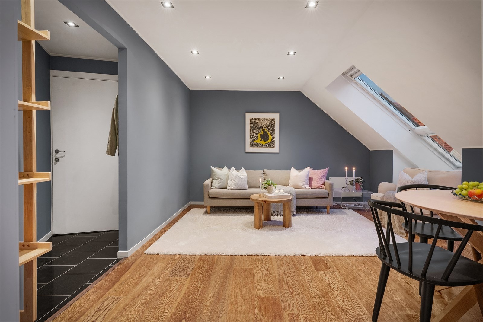 - Leiligheten har et totalt BRA på 40m² og inneholder entré, stue, soverom, bad og kjøkken - Galleribilde