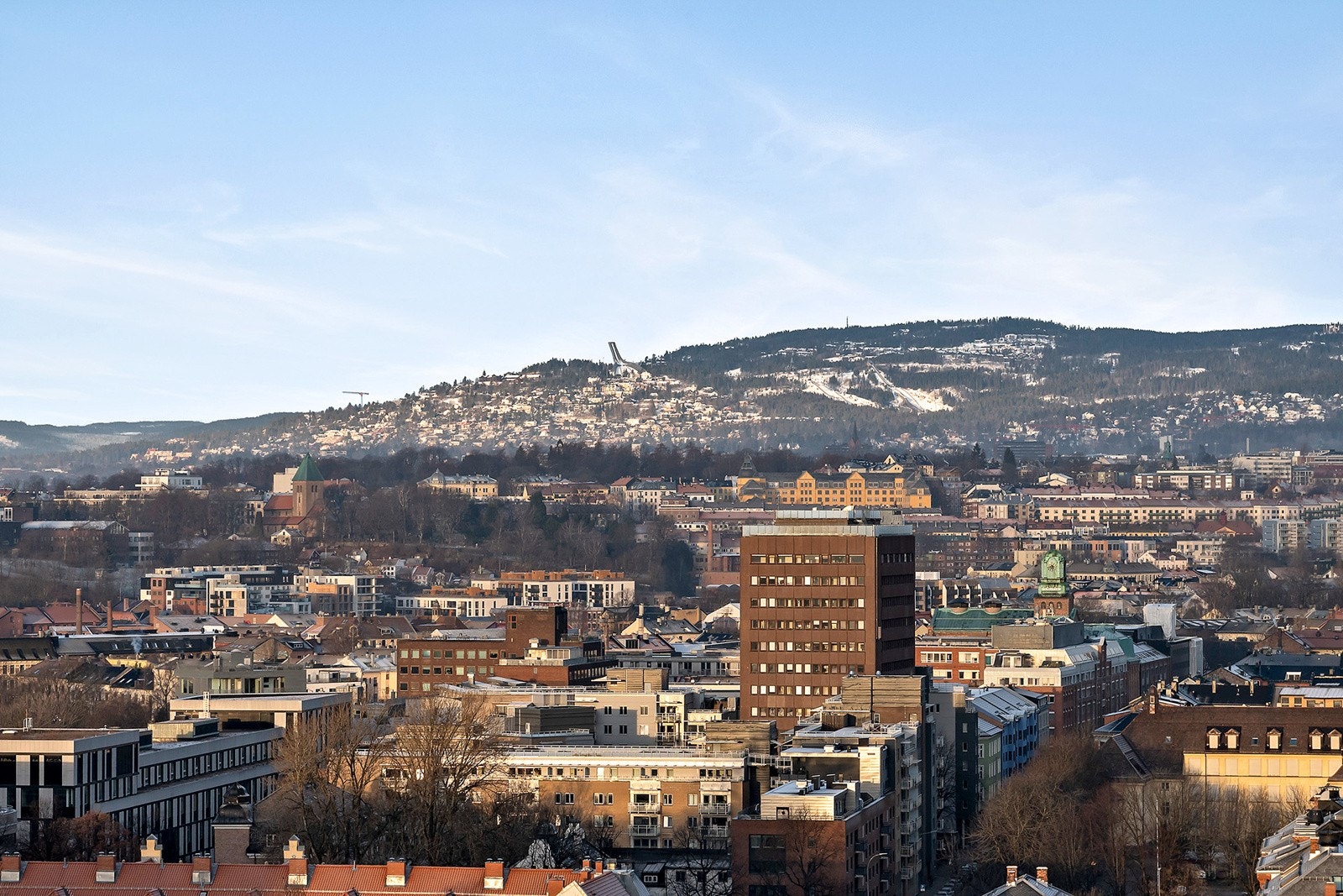 Utsikt mot Holmenkollen og Nordmarka Galleribilde